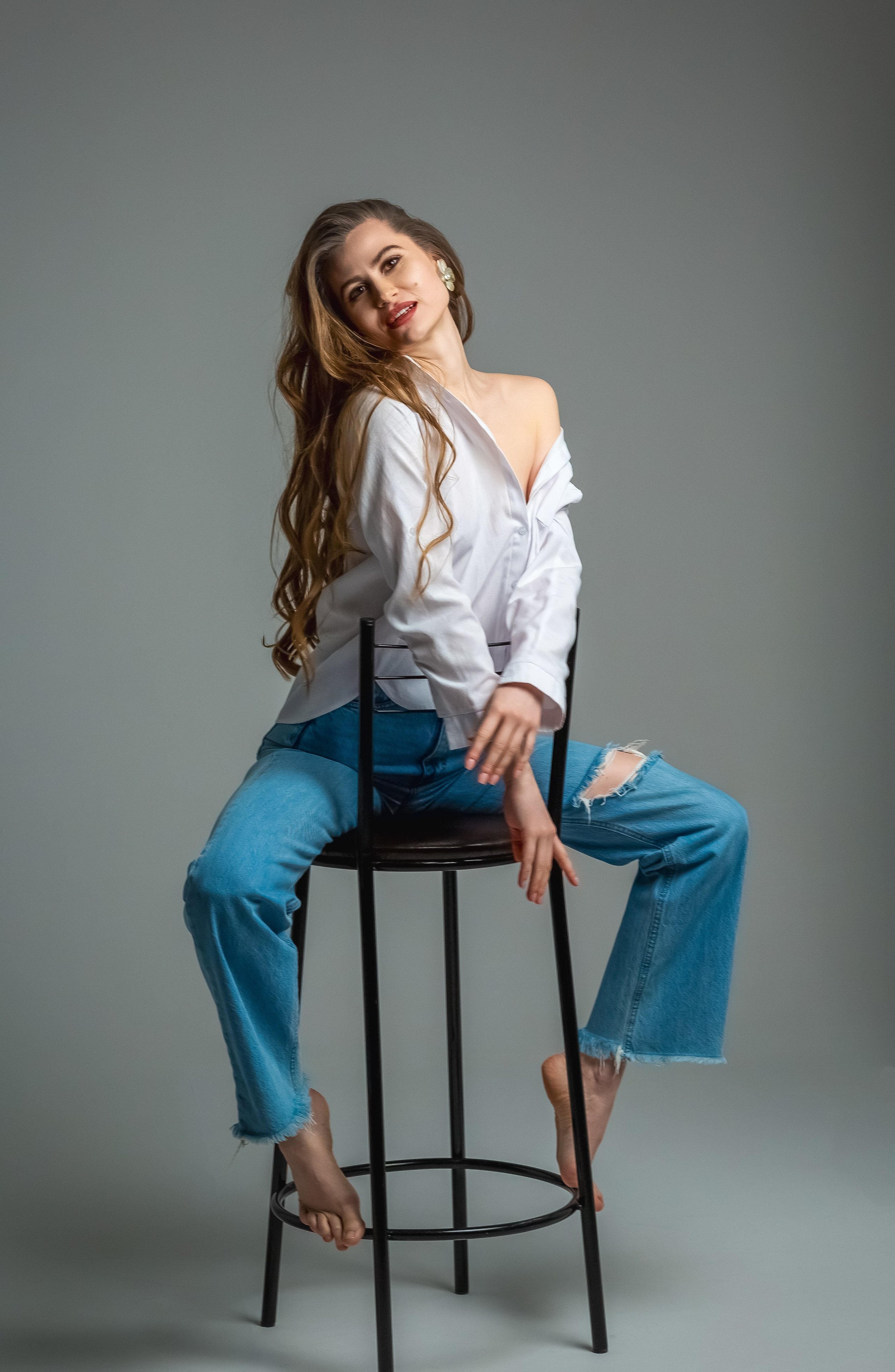 Синие джинсы — белые тюльпаны. Вера Соколова фотограф Воронеж