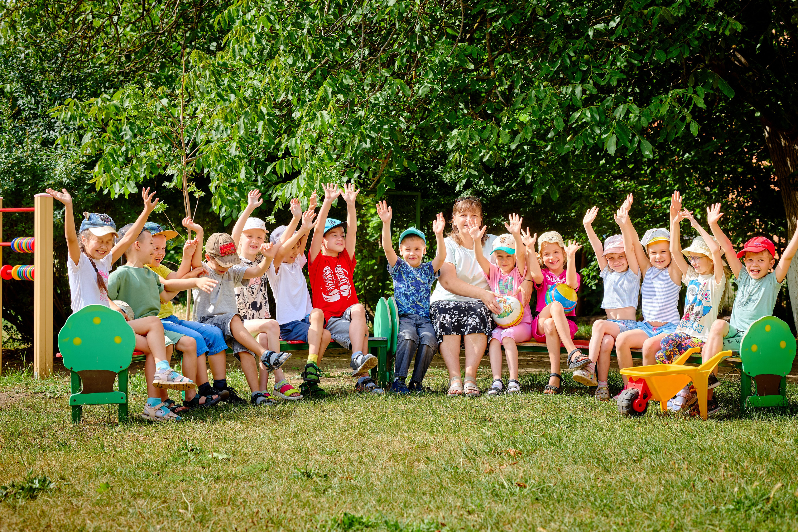 Пример летней съемки в детском саду № 92 Старшая группа Радуга. Фотограф Выпускные альбомы Таганрог Сергей Коробченко