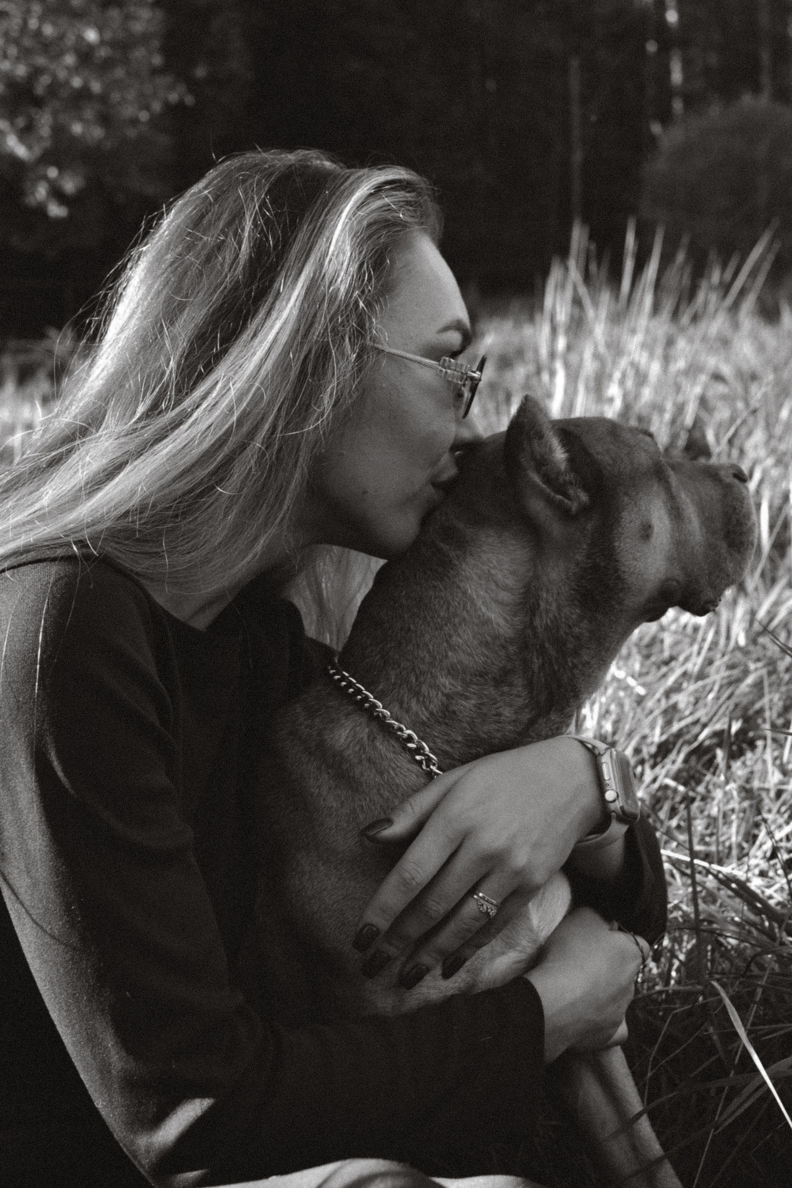 Дарья со своими четвероногими друзьями 👣🐾. Фотограф Julia Bogdane
