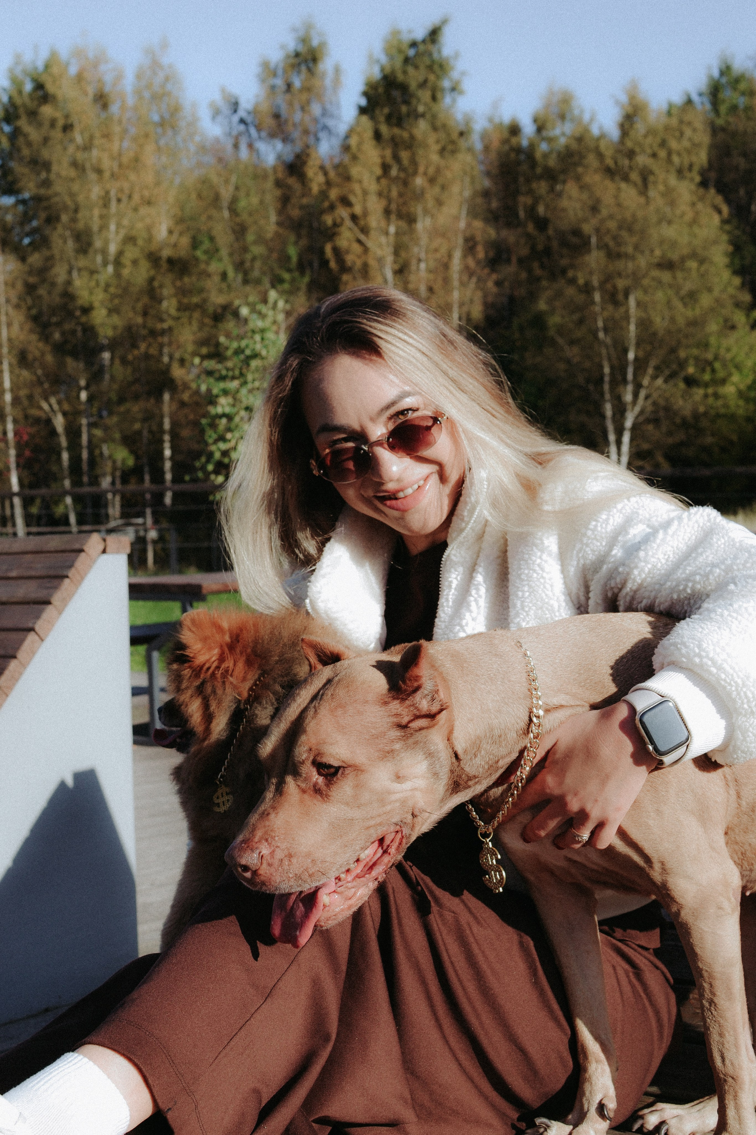 Дарья со своими четвероногими друзьями 👣🐾. Фотограф Julia Bogdane