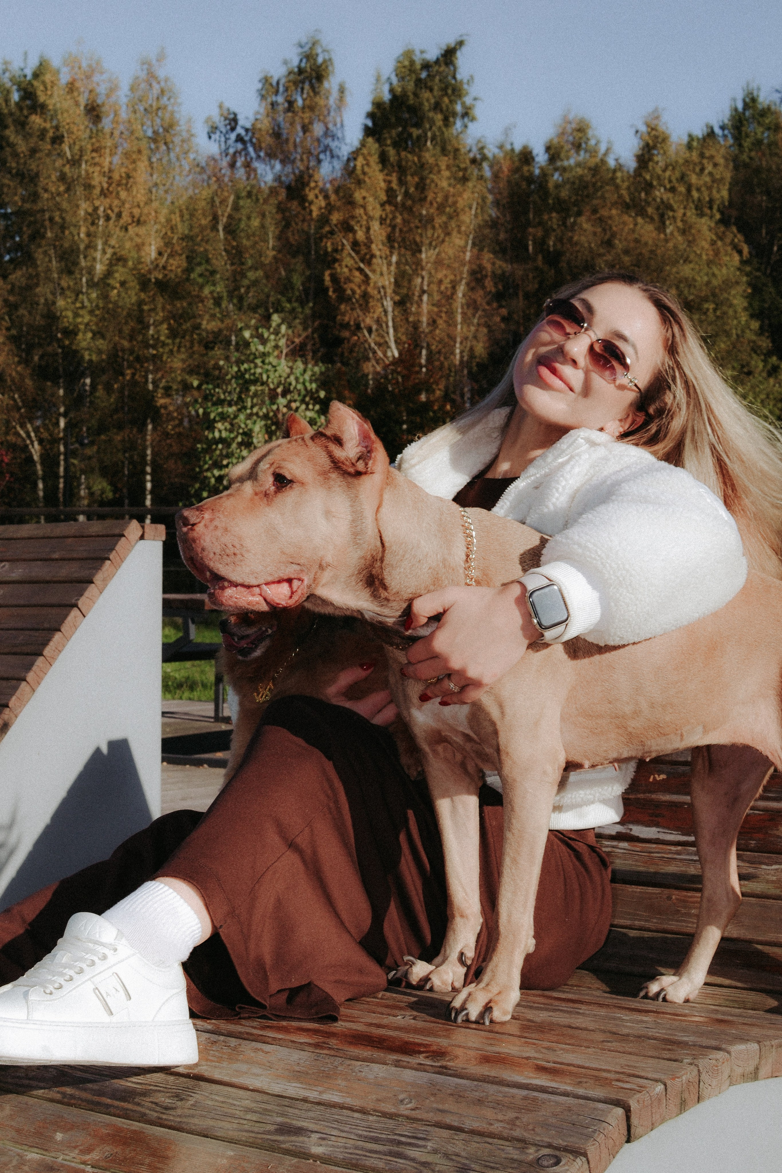Дарья со своими четвероногими друзьями 👣🐾. Фотограф Julia Bogdane