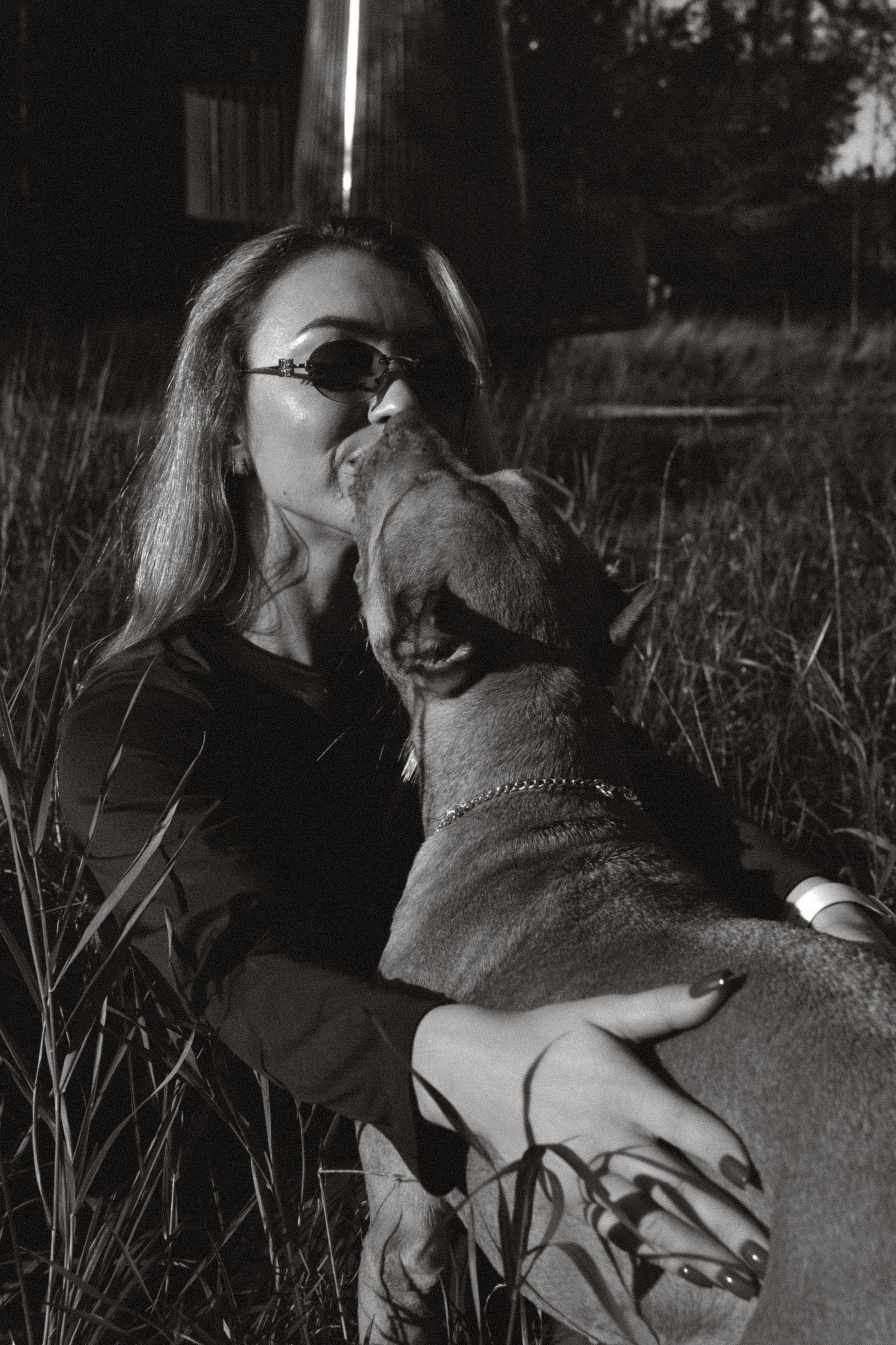 Дарья со своими четвероногими друзьями 👣🐾. Фотограф Julia Bogdane