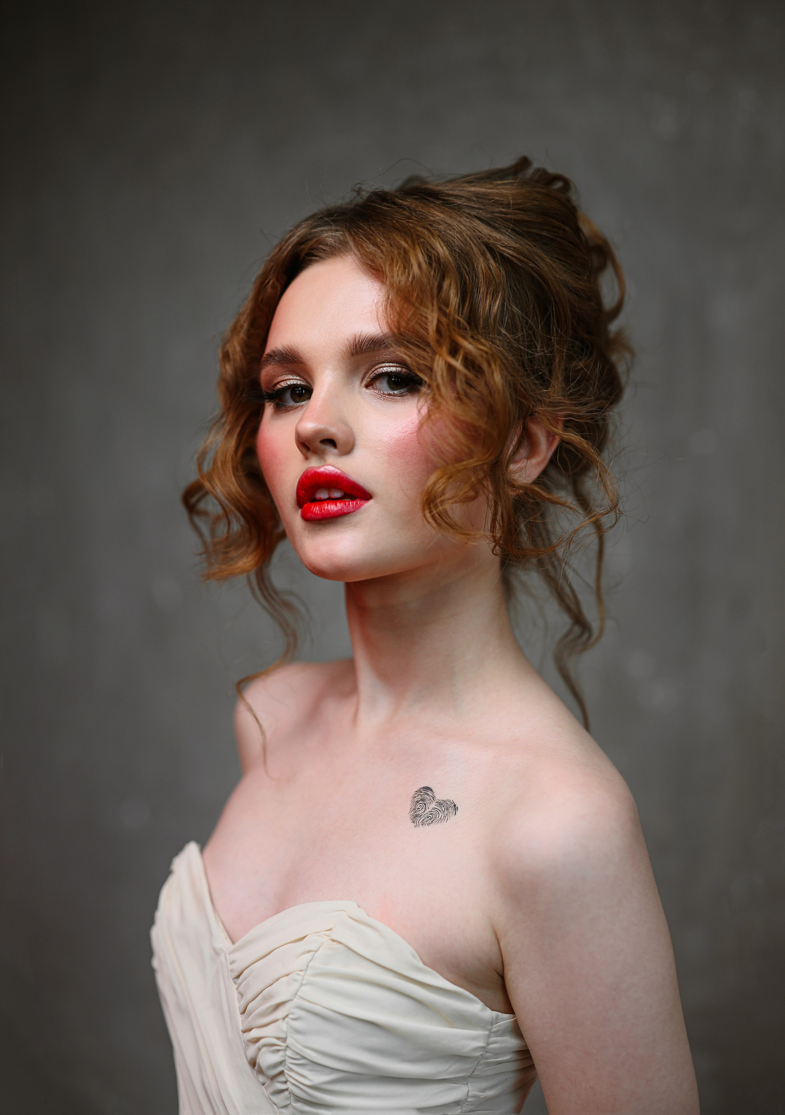 Фотосессия в студии для девушки: создайте чувственный женский портрет в Сочи. фотограф Сочи