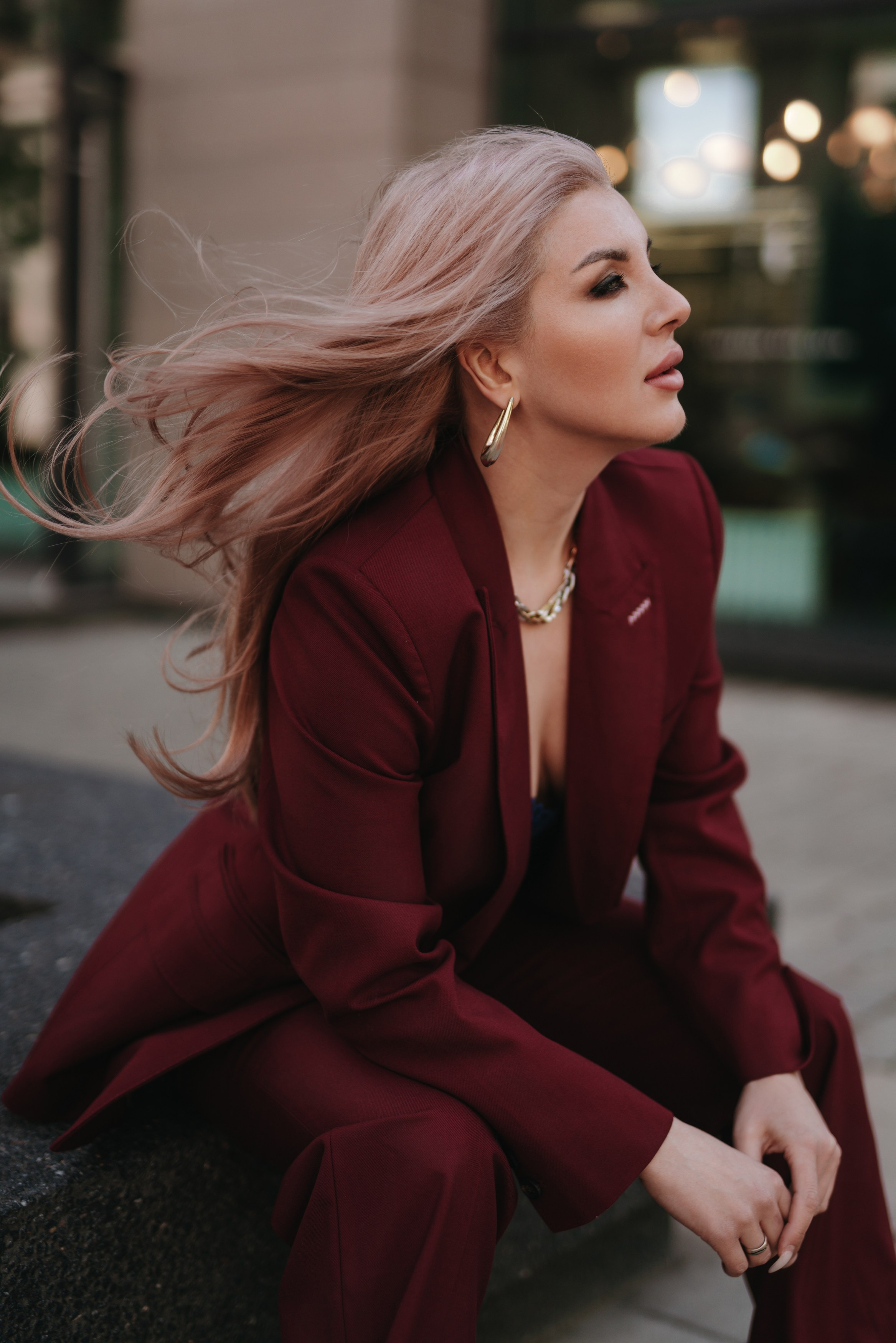 фотосессия девушки на фоне штор