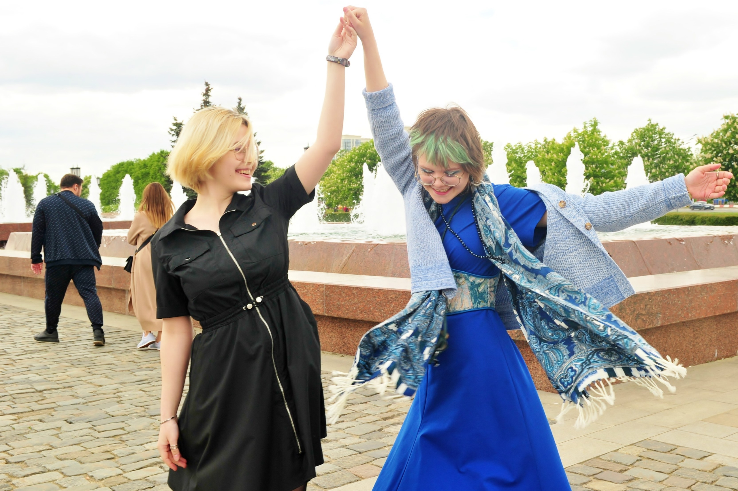 Последний Звонок на Поклонной Горе (уличная фотосессия 9-классников). Свадебный и семейный фотограф в Москве Ирина Гончарова