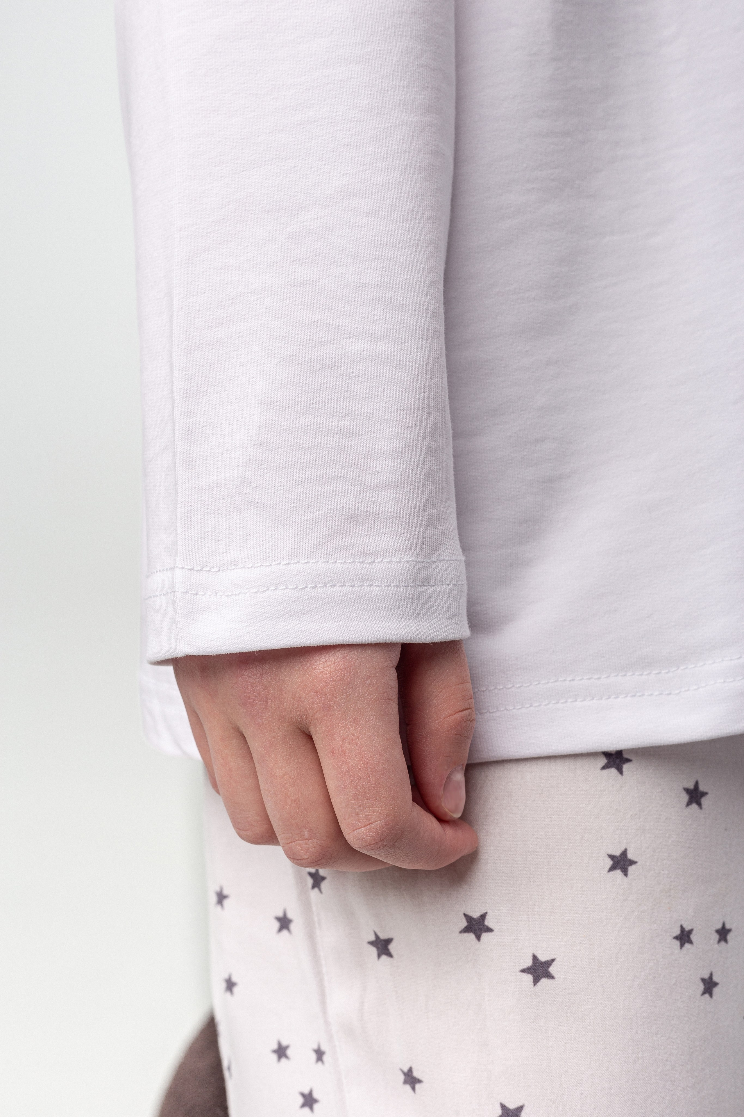 Предметная фотография одежды для Ozon и Wildberries. Фотограф в Анапе Олег Зекерьяев