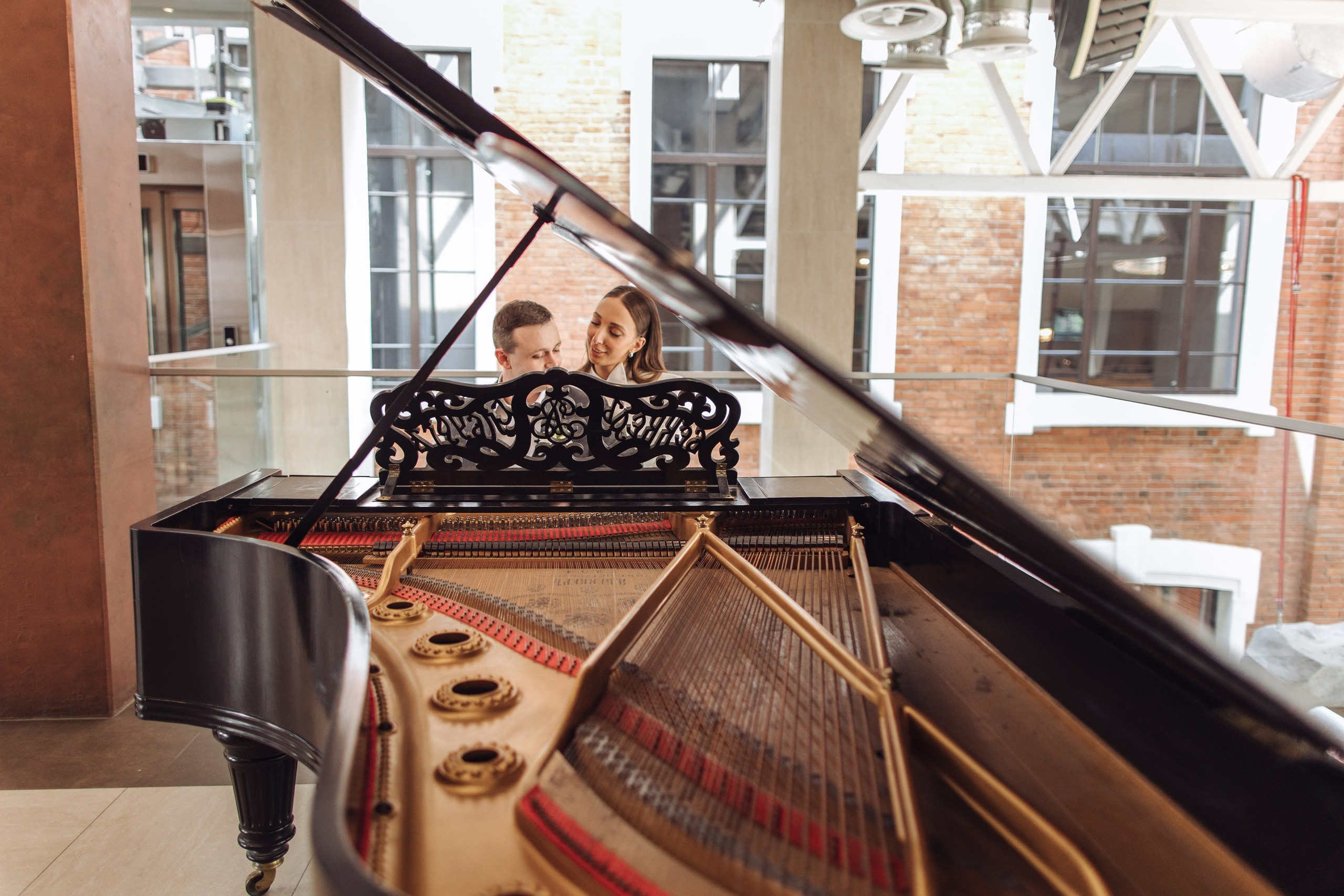 Свадебная фотосессия красивый банкет. Свадебный фотограф в Екатеринбурге Илья Корсаков