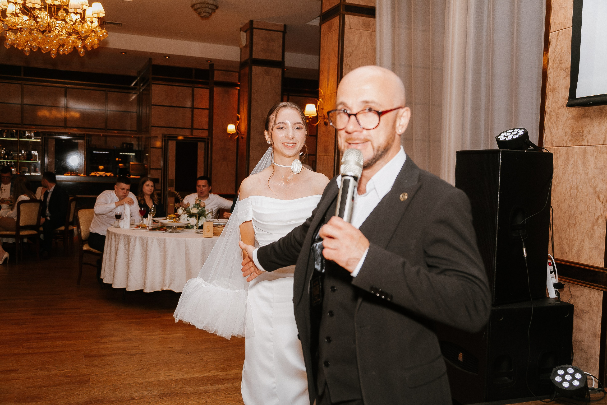 Свадебная осенняя фотосессия Ивана и Лидии в городе. Свадебный и репортажный фотограф в Ярославле и Санкт-Петербурге Роман Микрюков