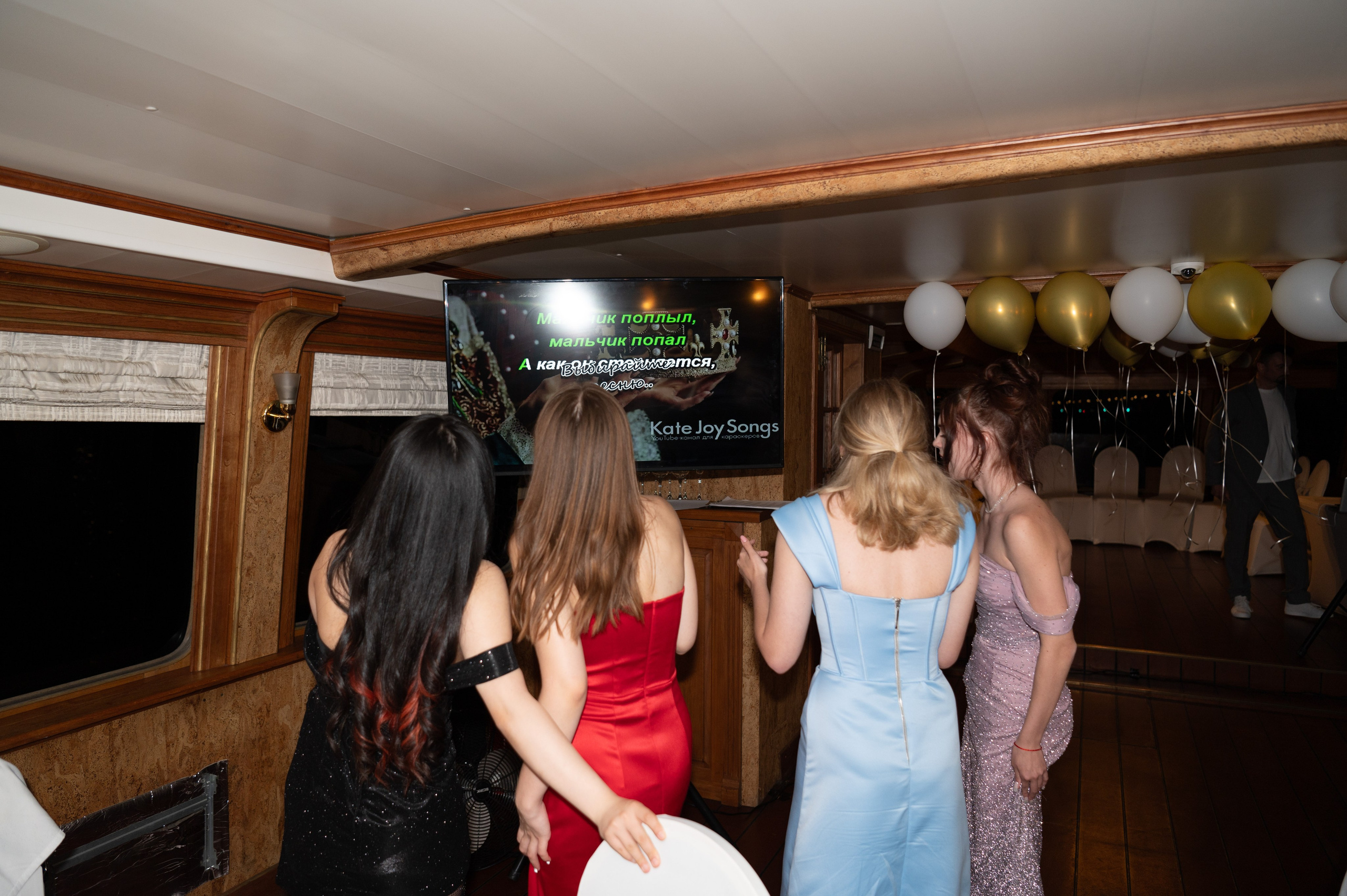 Выпускной вечер 11 класс на теплоходе. Детский и семейный фотограф г. Москва Оксана Катаджи
