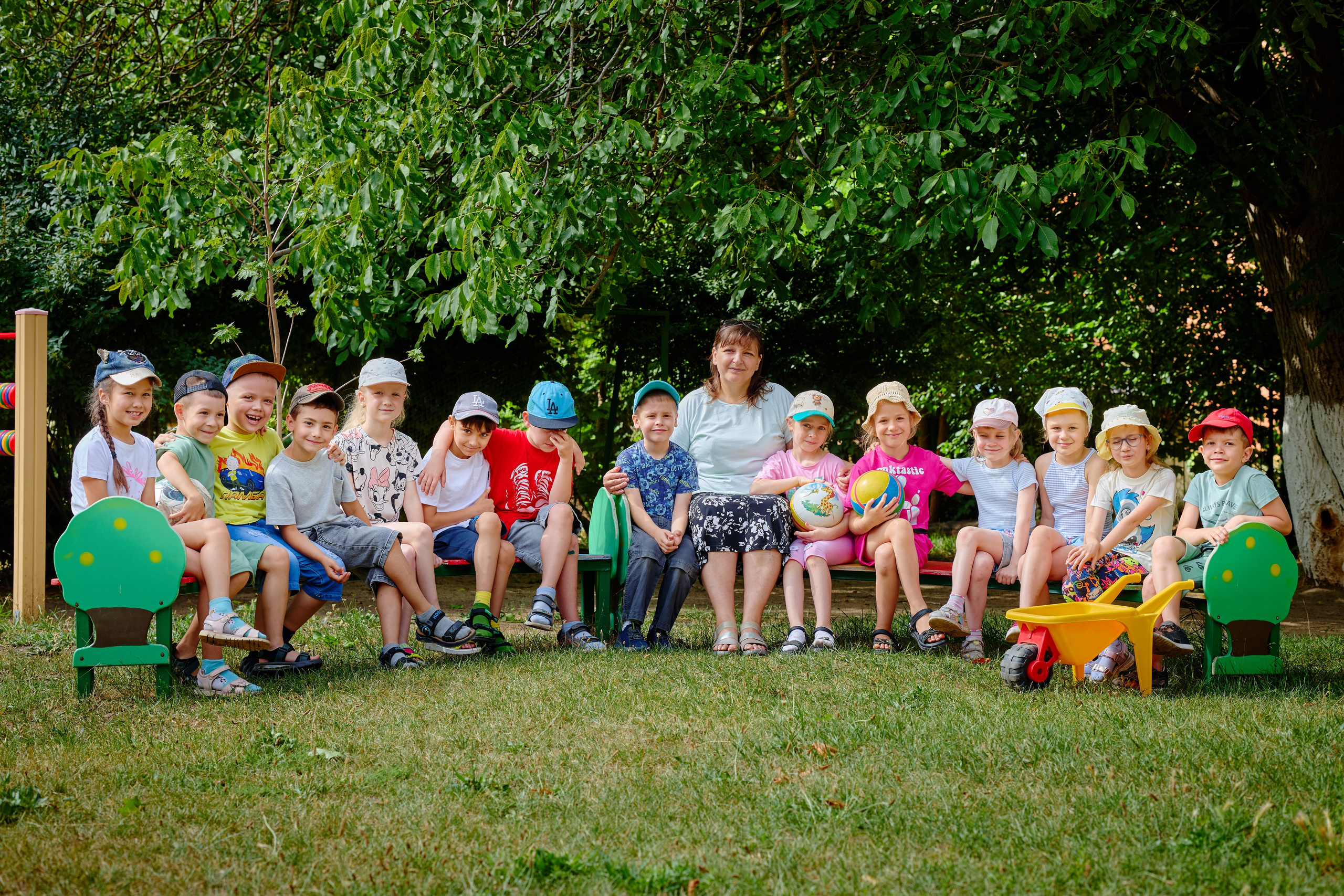 Пример летней съемки в детском саду № 92 Старшая группа Радуга. Фотограф Выпускные альбомы Таганрог Сергей Коробченко