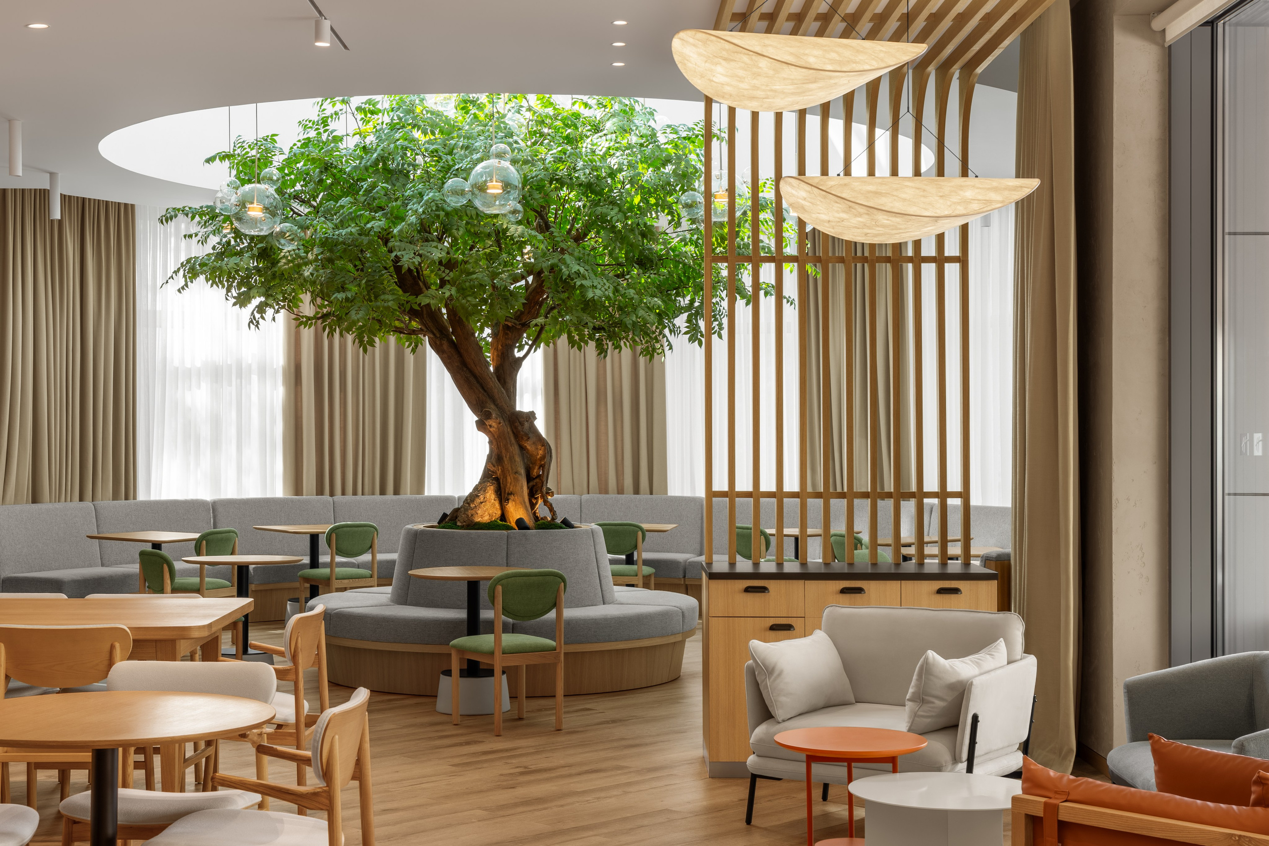 Holiday Inn Almaty. Roman Yakunin — interior photographer in Almaty, Kazakhstan