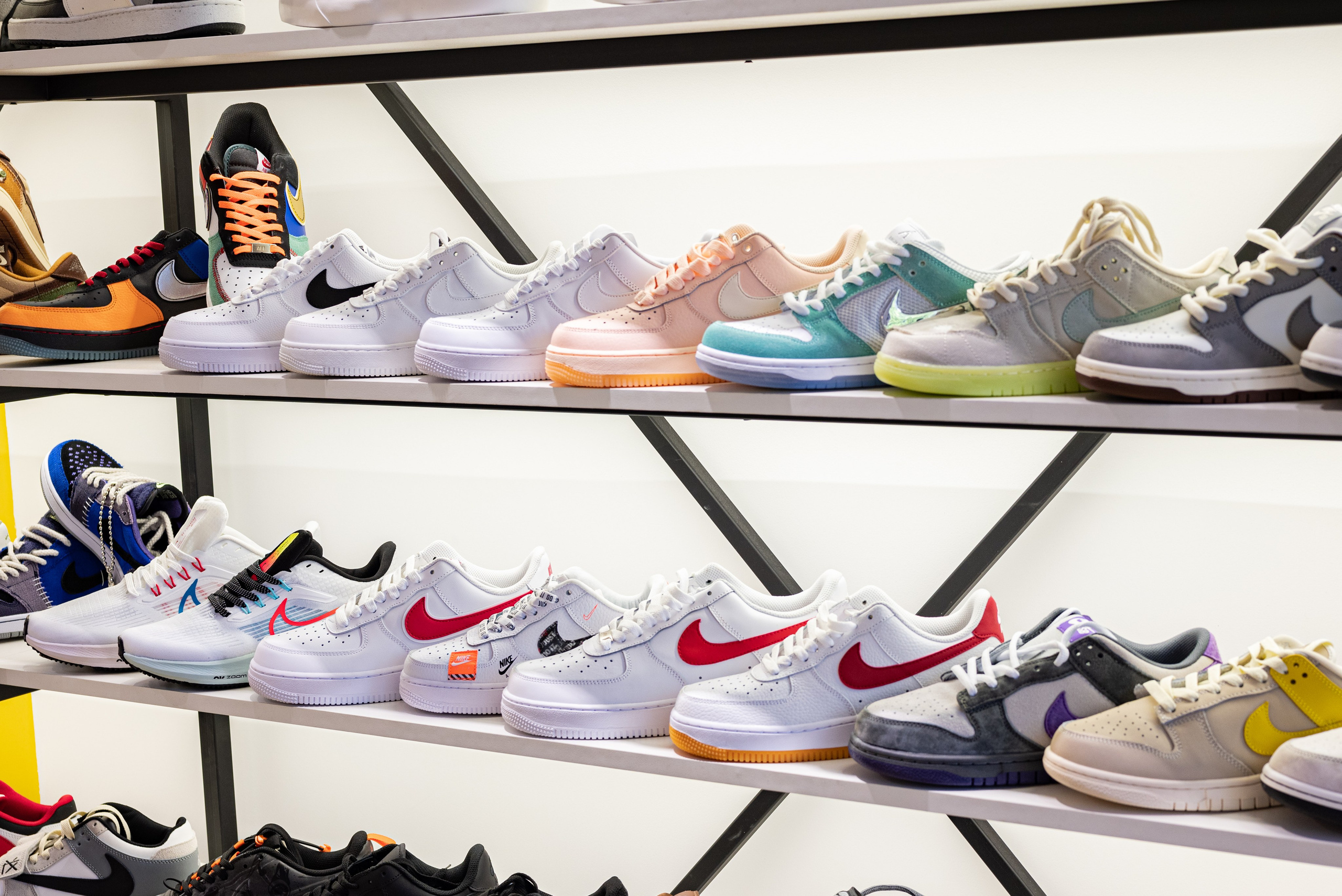 Магазин кроссовок. Предметный фотограф, фото для маркетплейсов Пятигорск, КМВ