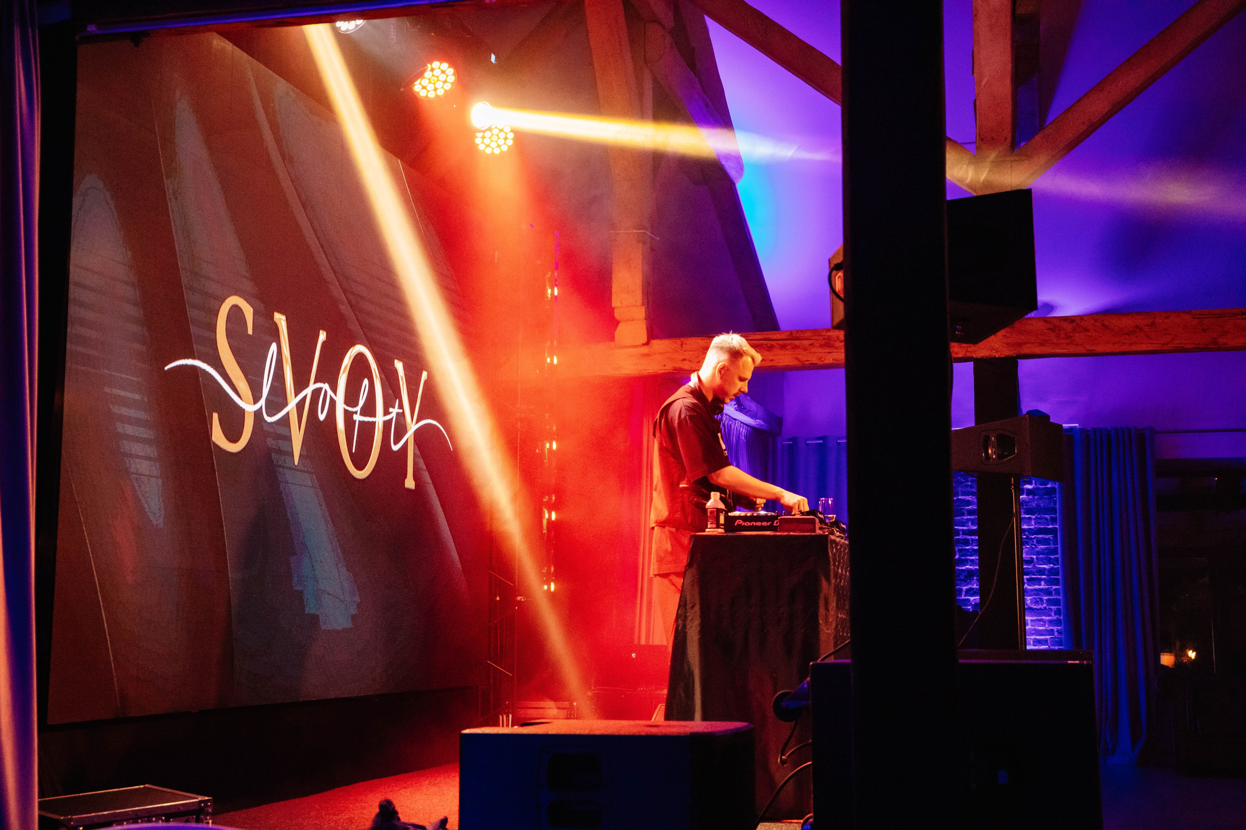 Вечеринка «Для своих» в Svoy Loft. Фотограф в Москве Яна Полосина