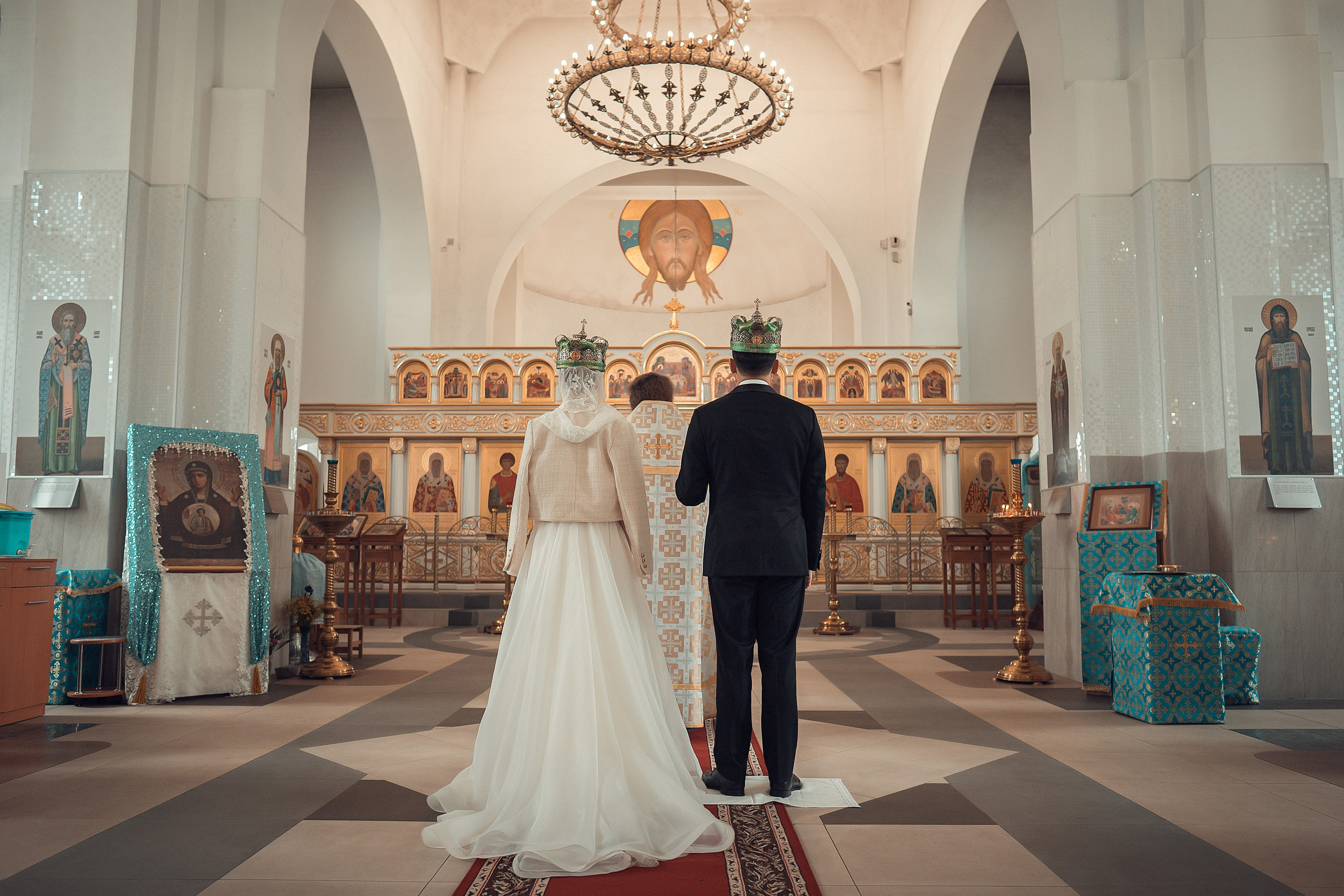 Таинство Венчания Ивана и Полины Храм Феодора Тирона. Фотограф на Крещение и Венчание в Красноярске Рамазанова Юлия