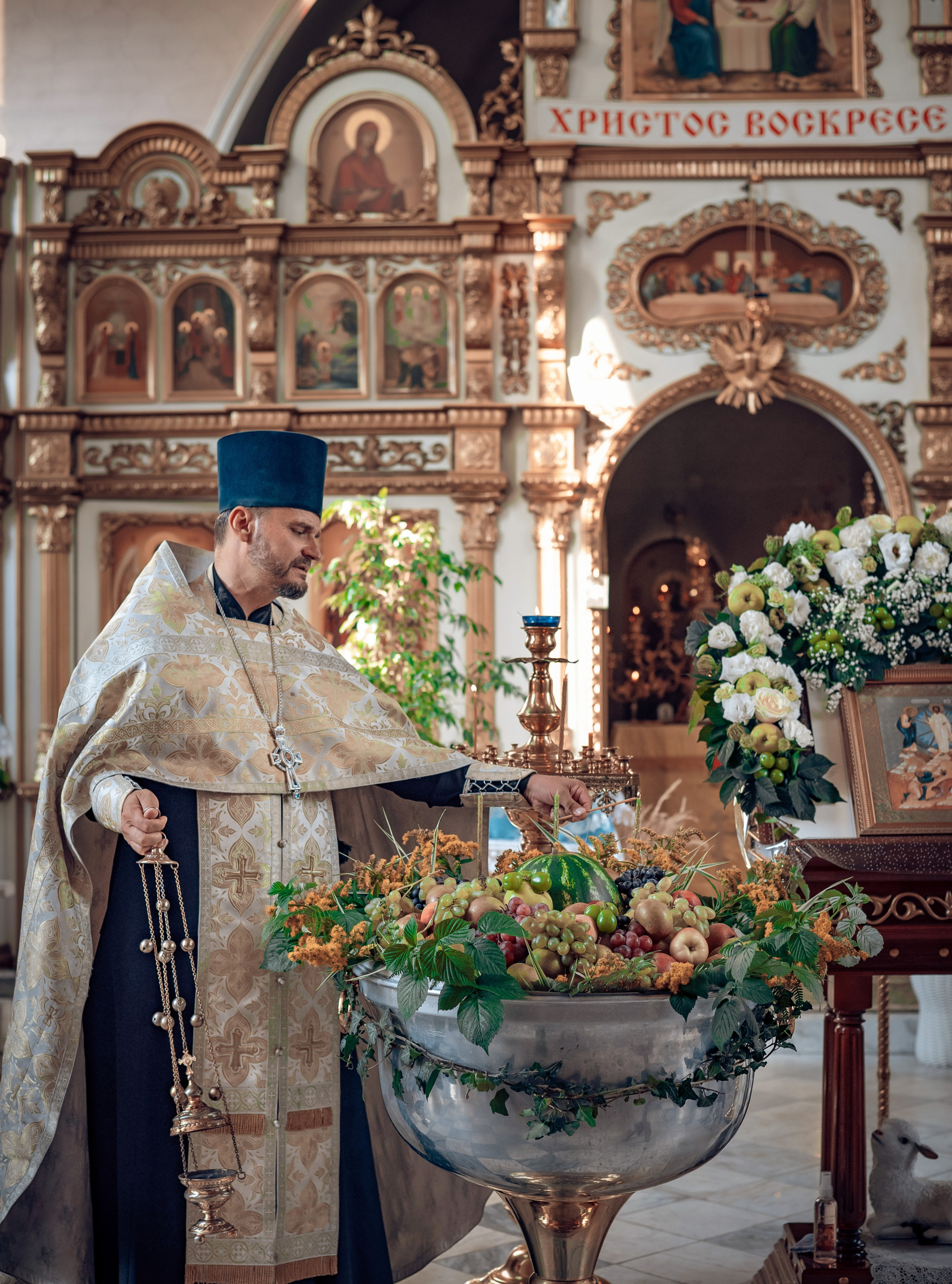 Благоукрашение храма к празднику Преображения Господня. Фотографы крещения/венчания  Красноярск Татьяна и Вячеслав Переваловы