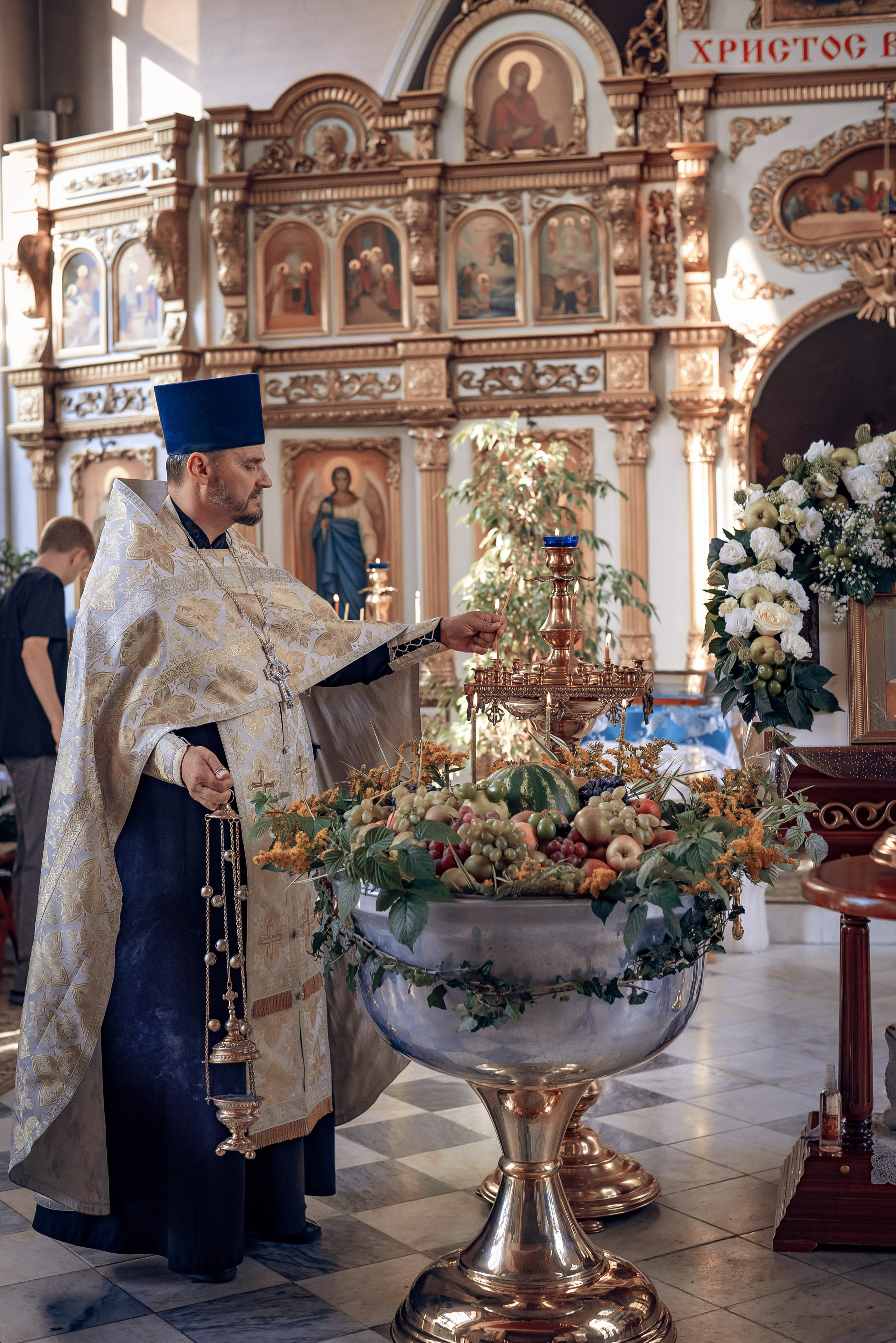 Благоукрашение храма к празднику Преображения Господня. Фотографы крещения/венчания  Красноярск Татьяна и Вячеслав Переваловы
