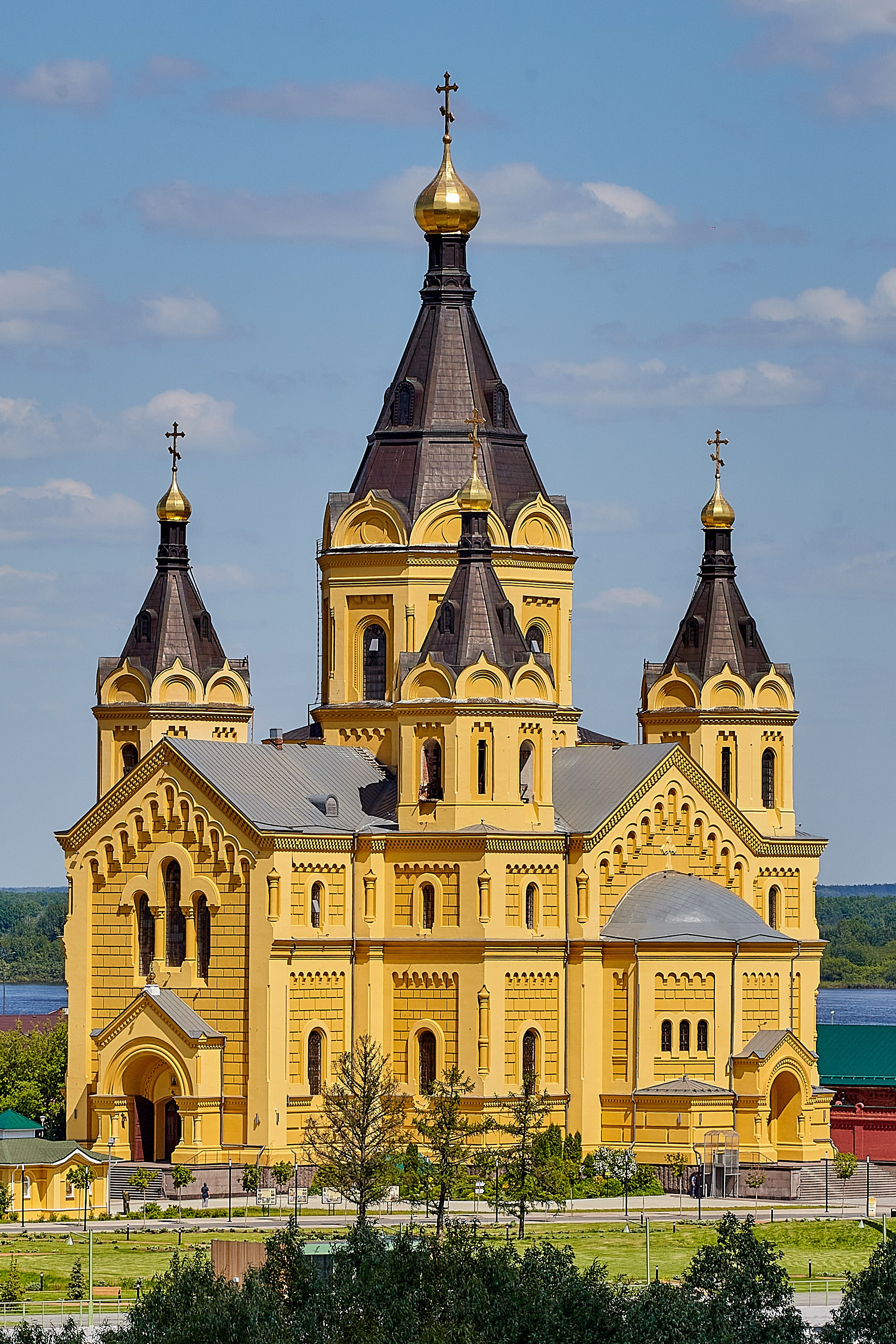 Собор Александра Невского, Нижнего Новгорода на фоне голубого неба, фото Николая Голованова, г. Дзержинск.