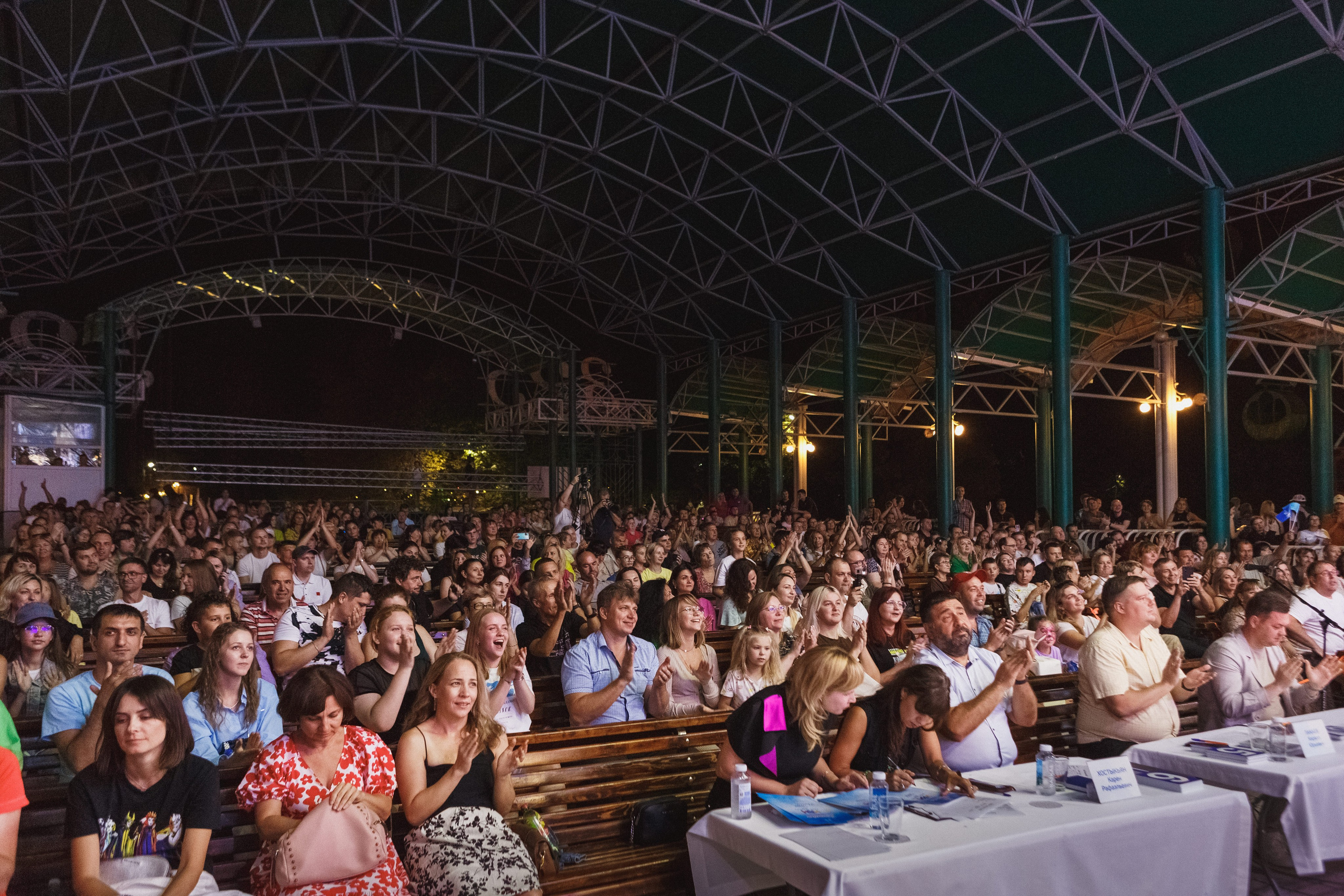 Шутки с уголка: Весёлый день с КВН в Парке Горького Таганрога. Свадебный и семейный фотограф в Таганроге Бакарюк Антон