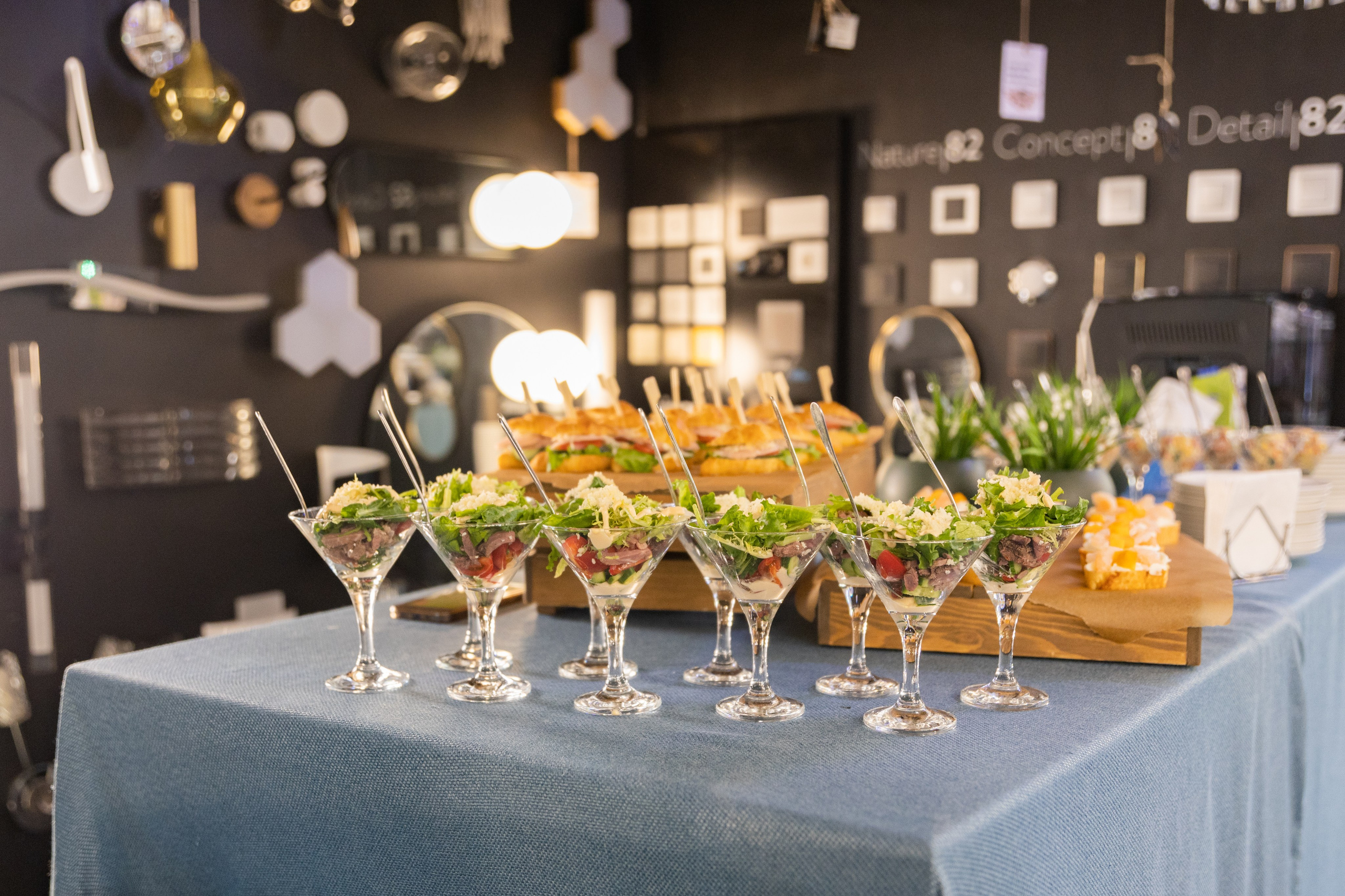 Презентация в салоне света Абажюр. Выпускные альбомы во Владивостоке