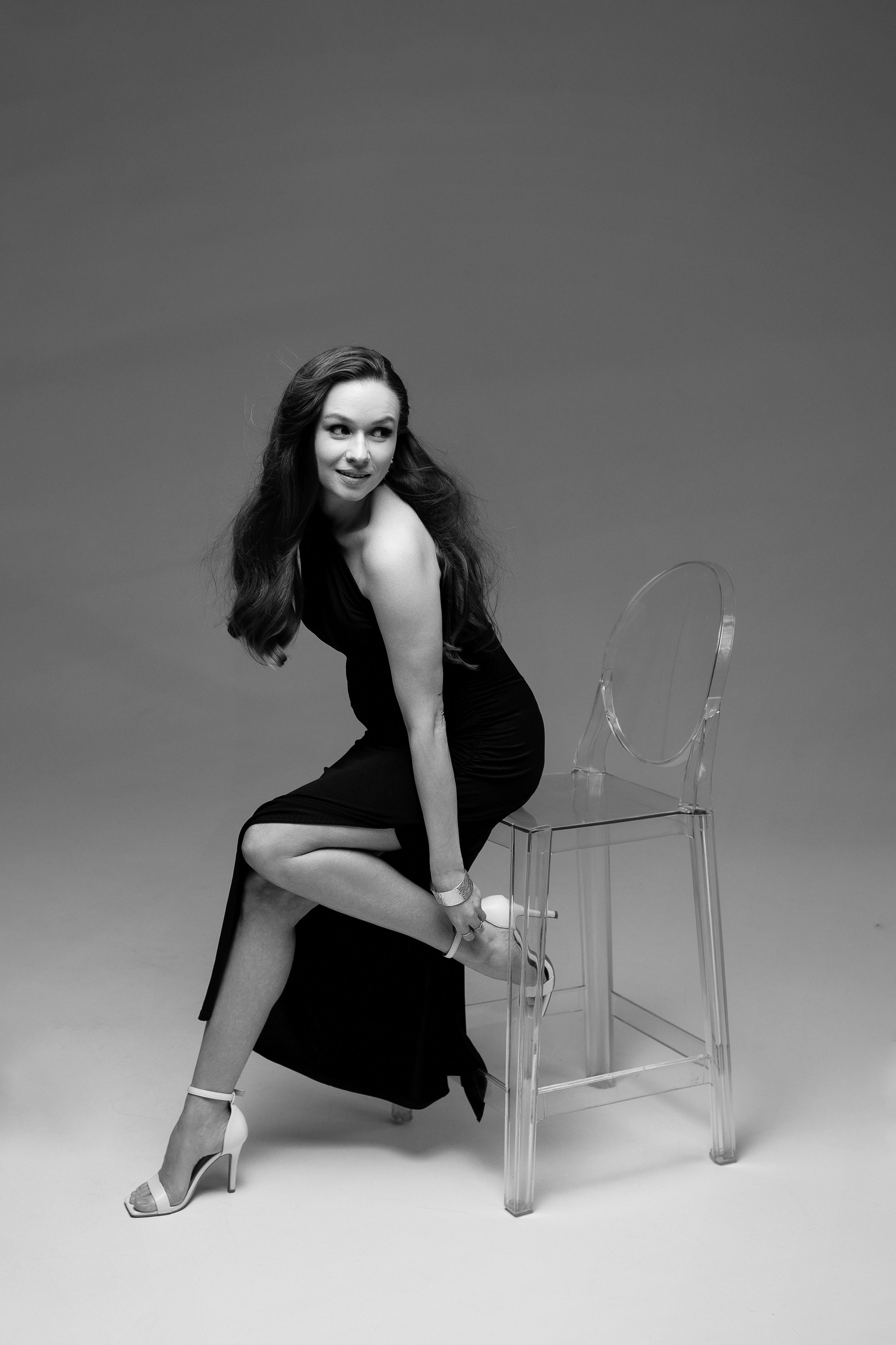 Вероника, классическая портретная фотосессия беременности в студии. Семейный фотограф в Москве Марина Петра