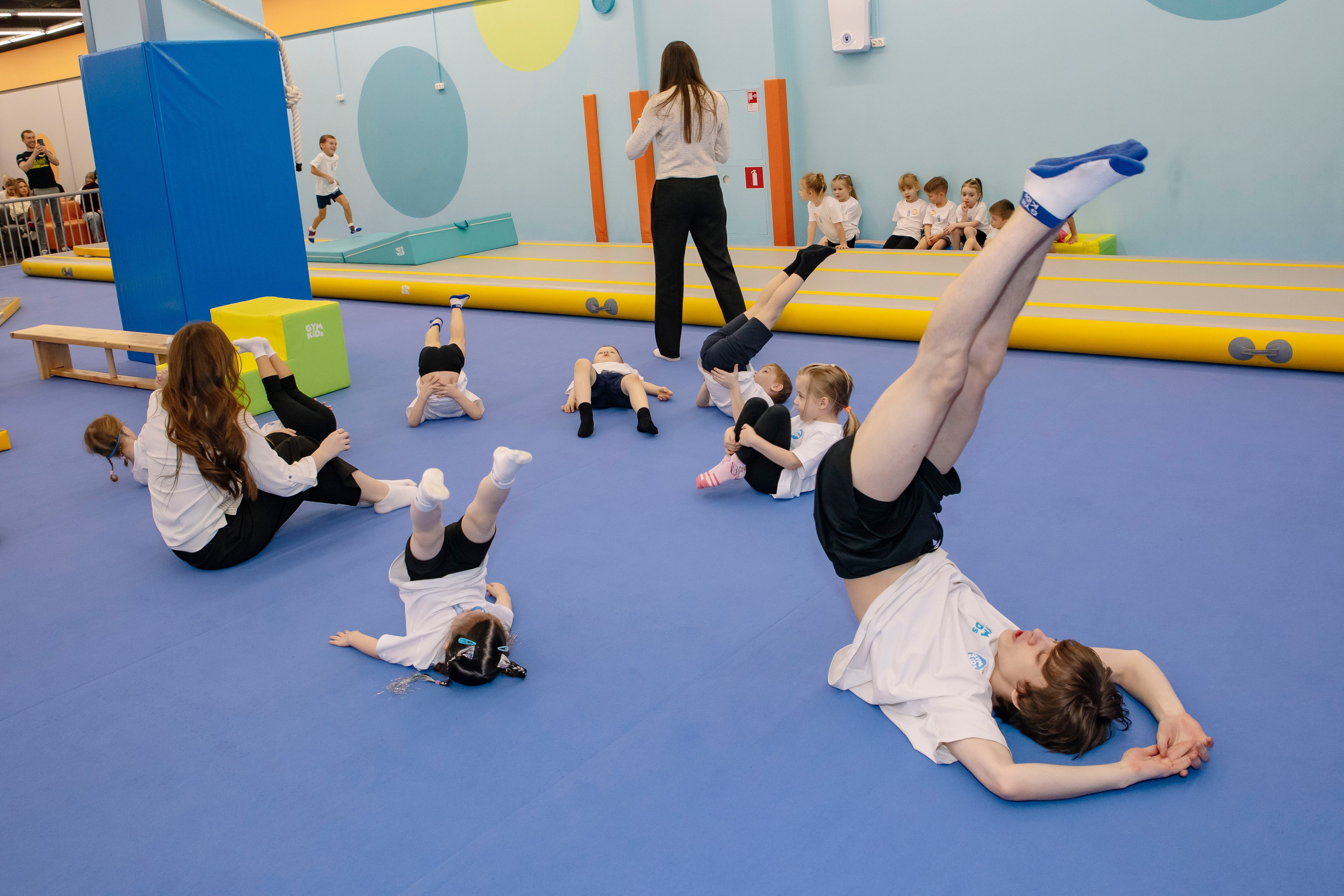 Соревнования по гимнастике в Gymkids Чертаново. Профессиональный фотограф в Москве | Заказать фотосессию и съемку