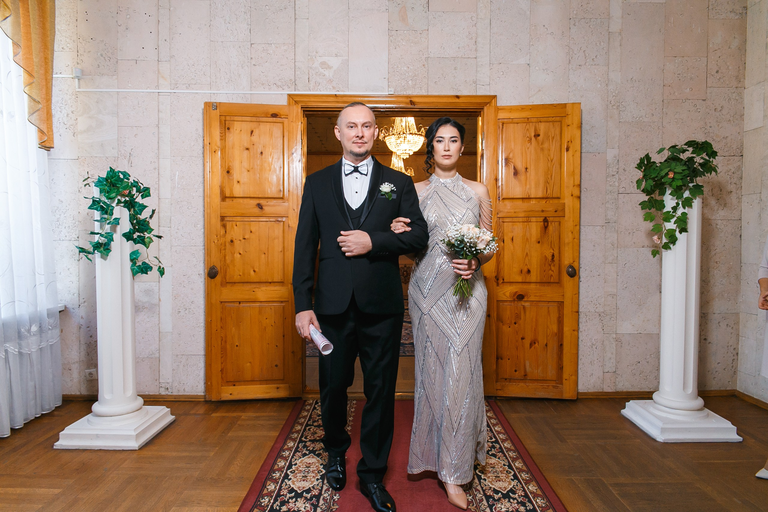 Ксения и Александр: поженились и погуляли в парке санатория Горная поляна. Событийный фотограф Максим Бескоровайновнов