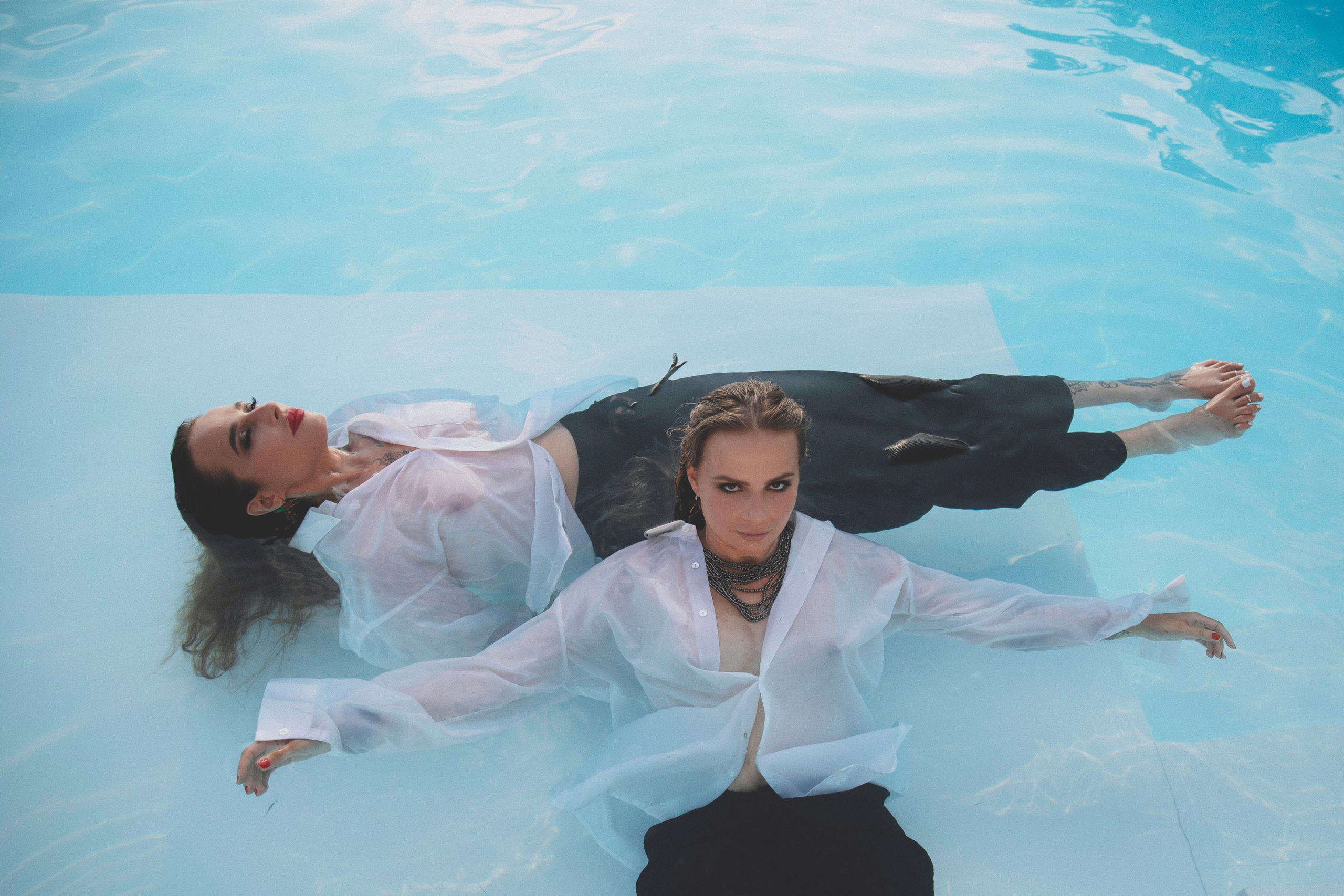 Бассейн. Инна и Валерия. Свадебный и семейный фотограф Колоскова Мария (Сочи и весь мир)