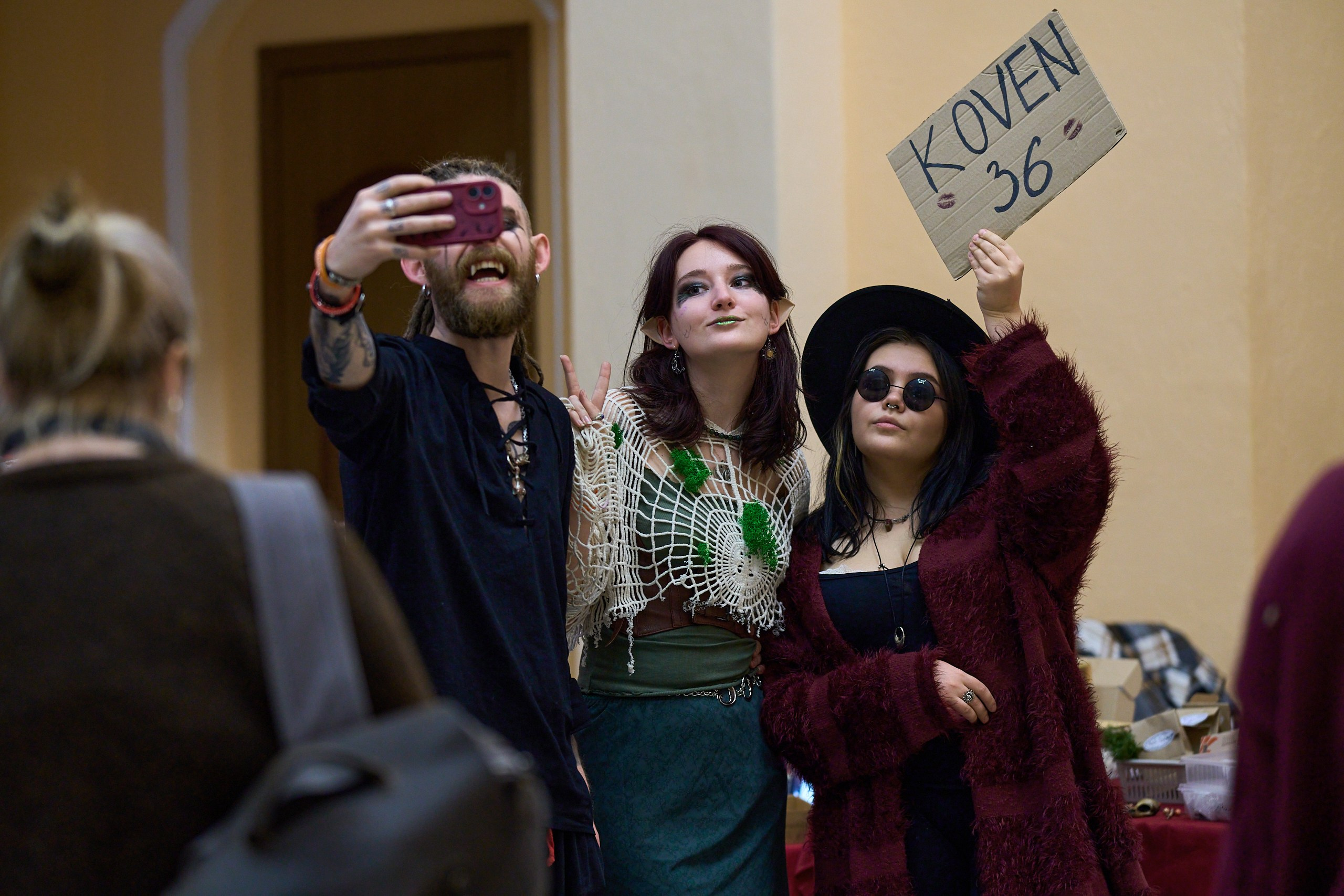 Мантикон V (2025). Фотографирует красивое Денис Горностаев