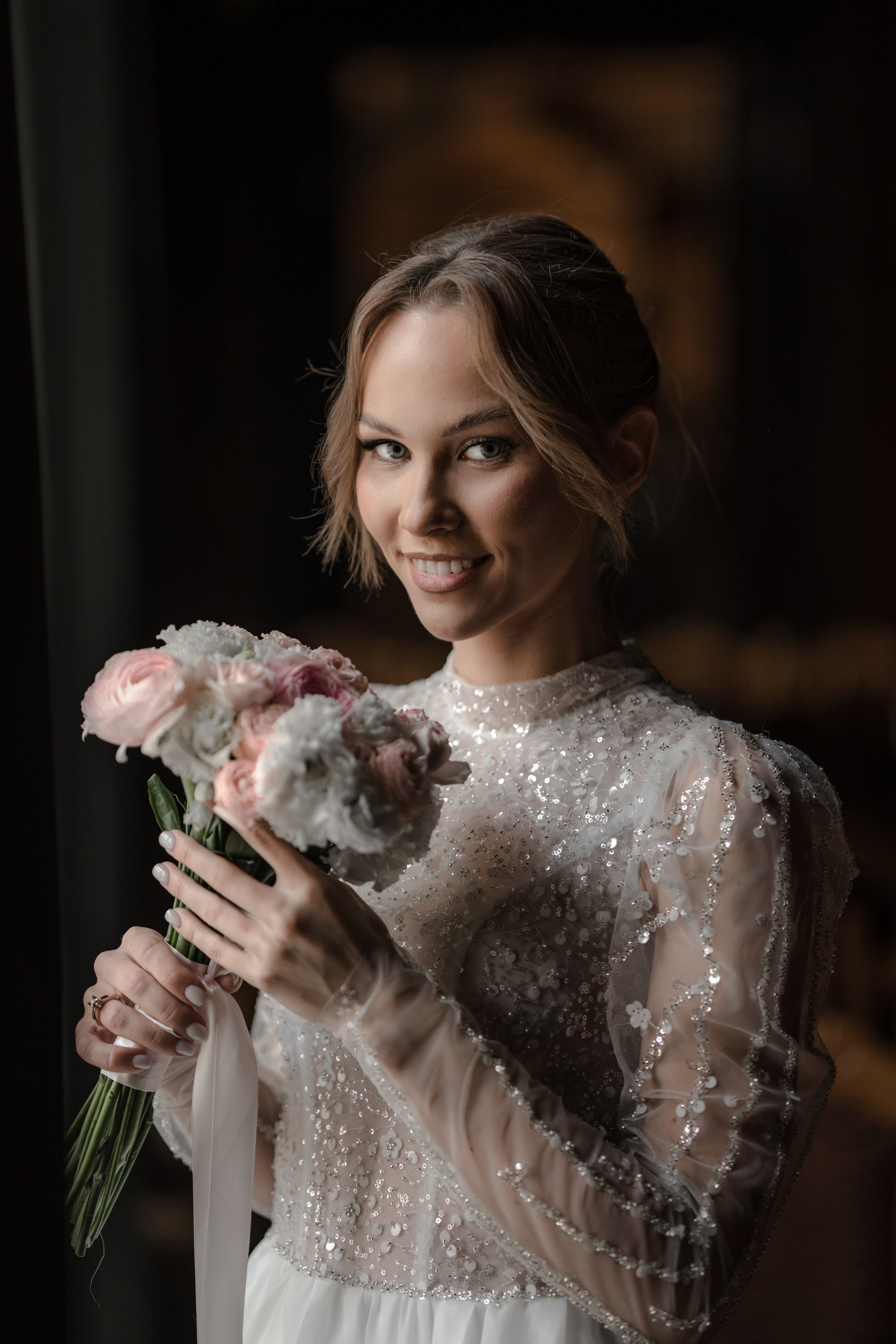 Жених и невеста в Доме ученых в Санкт-Петербурге. Свадебный фотограф Александр Невский в Санкт-Петербурге