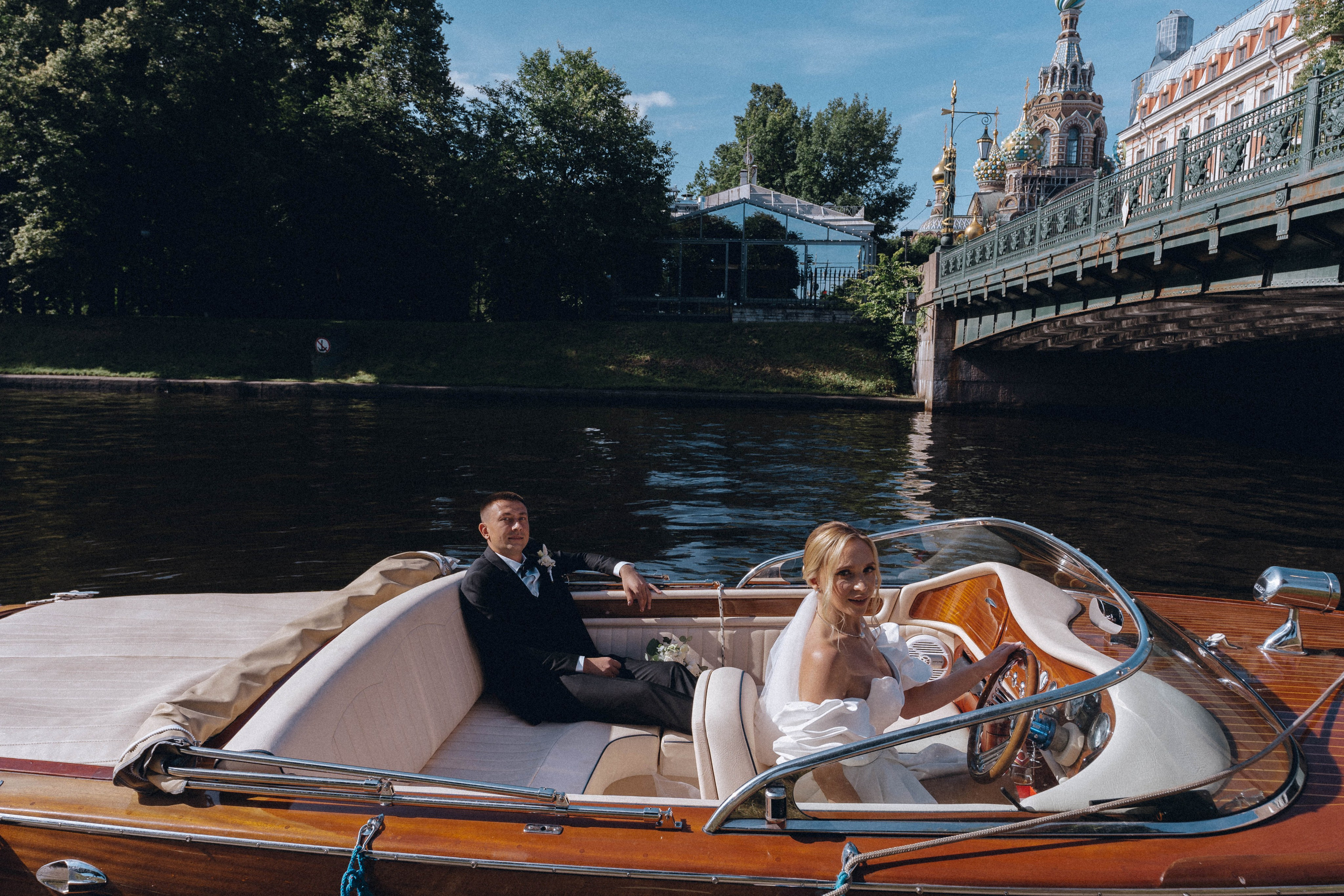 СВАДЕНБНАЯ СЬЕМКА НА КАТЕРЕ ПО КАНАЛАМ САНКТ-ПЕТЕРБУРГА И В АКВАТОРИИ НЕВЫ. Профессиональный фотограф, Санкт-Петербург — Виктория Богомолова