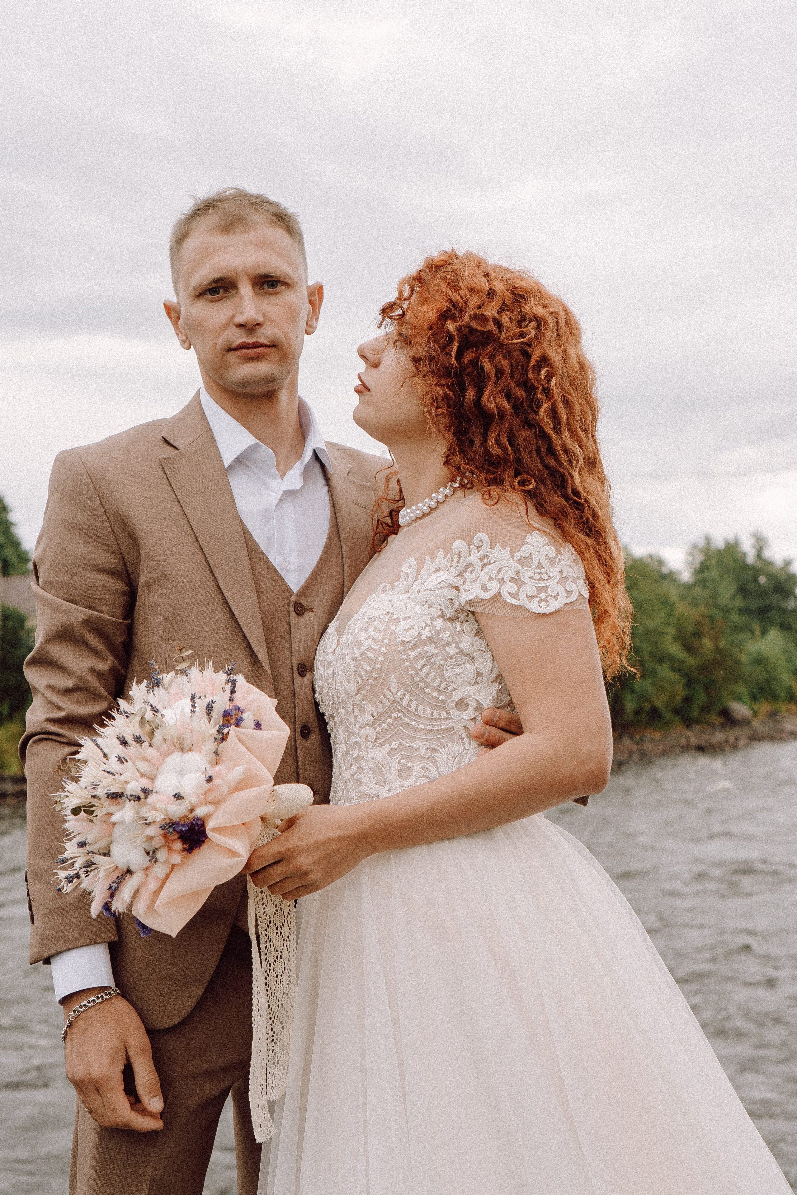 СВАДЕБНАЯ ФОТОСЕССИИЯ ПАРЫ В ГОРОДЕ ПРИОЗЕРСК В СОСНОВОМ ЛЕСУ И С ПИКАПОМ. Профессиональный фотограф, Санкт-Петербург — Виктория Богомолова