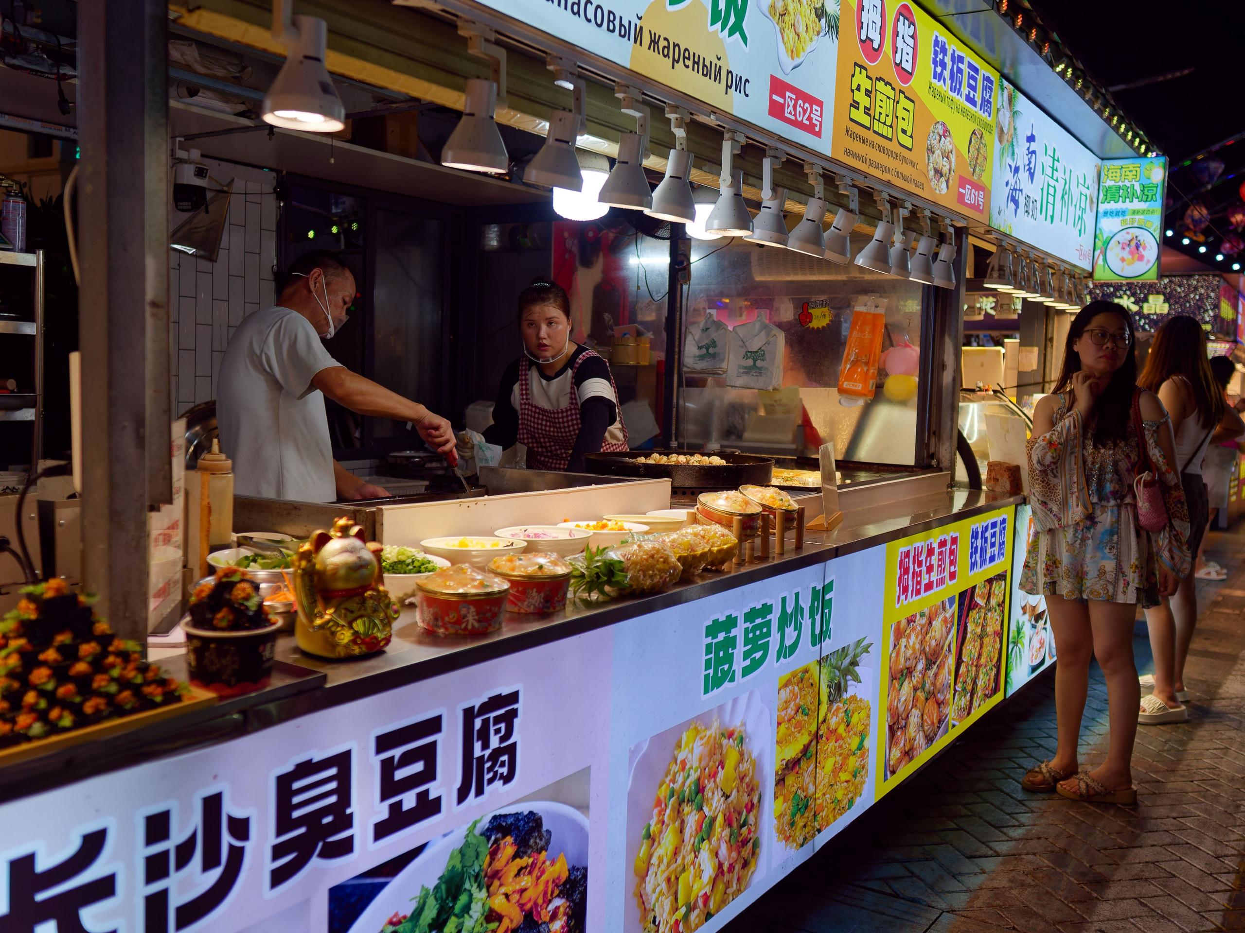 Хайнань 2026, «Food Street» ночная улица еды в Ялунване. Фотопрогулки по Миру