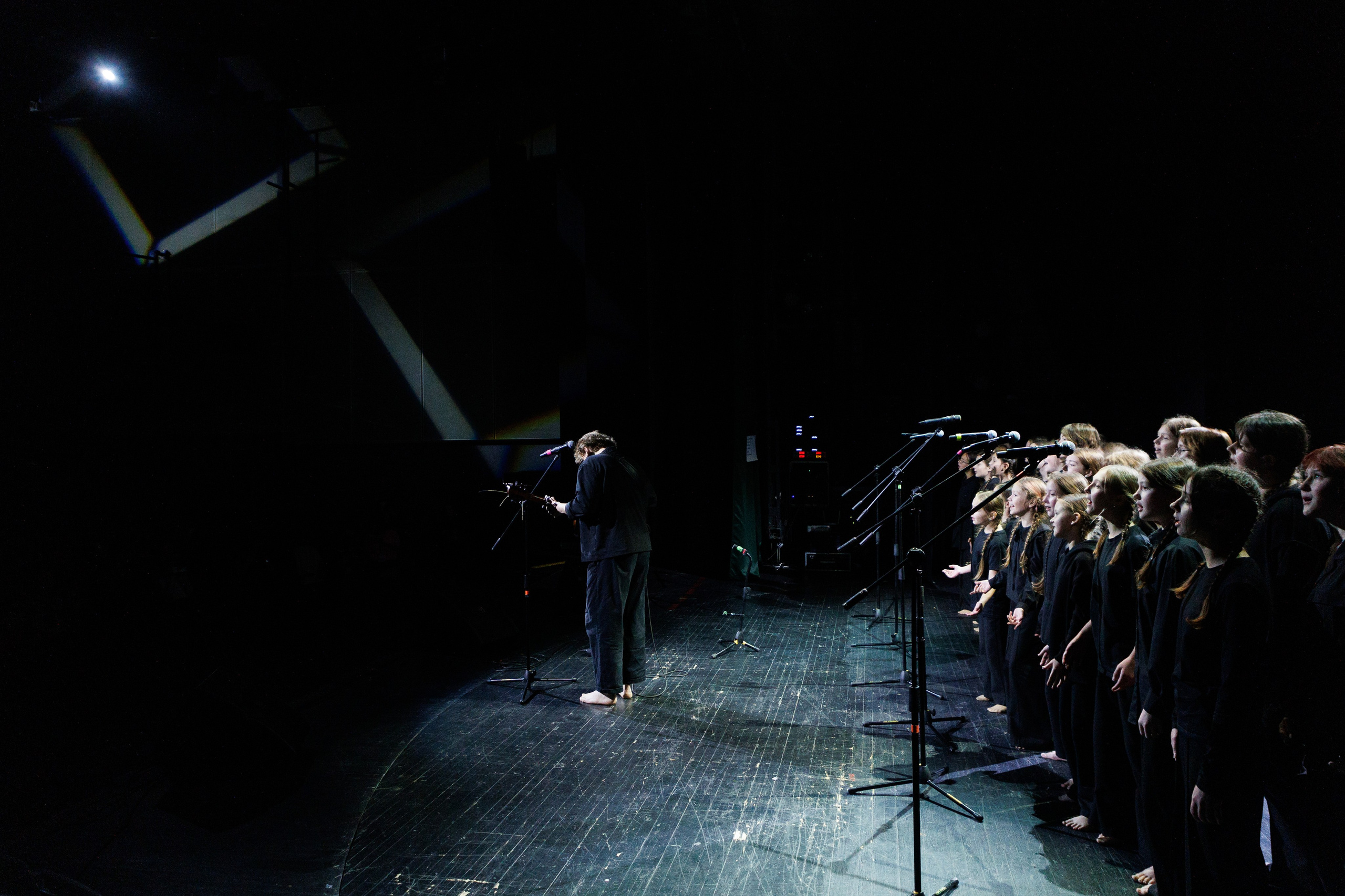 Выксунская премьера «Громко и Честно. Бонд с кнопкой». Фотограф городских и семейных событий Артем Карпухин