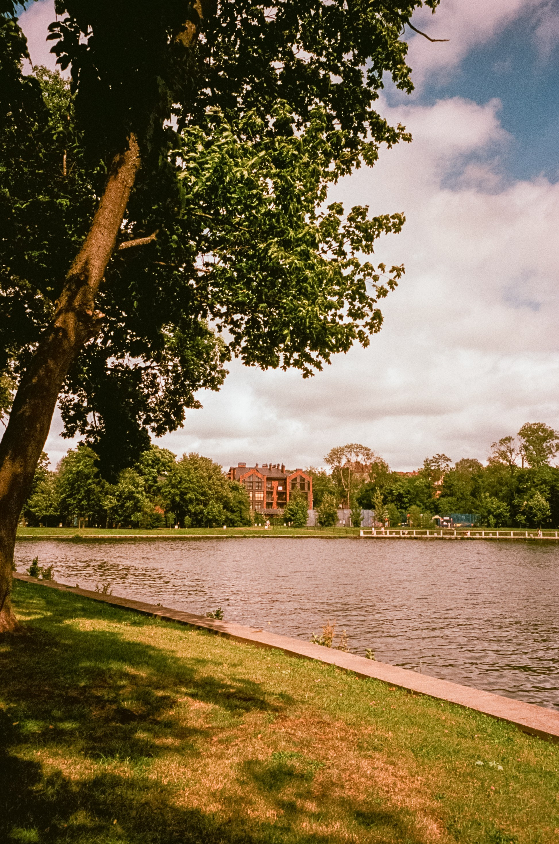 Калининград. Верхнее озеро, Safe Coffee и кафе Толстой. Фотограф-документалист Мария Осокина