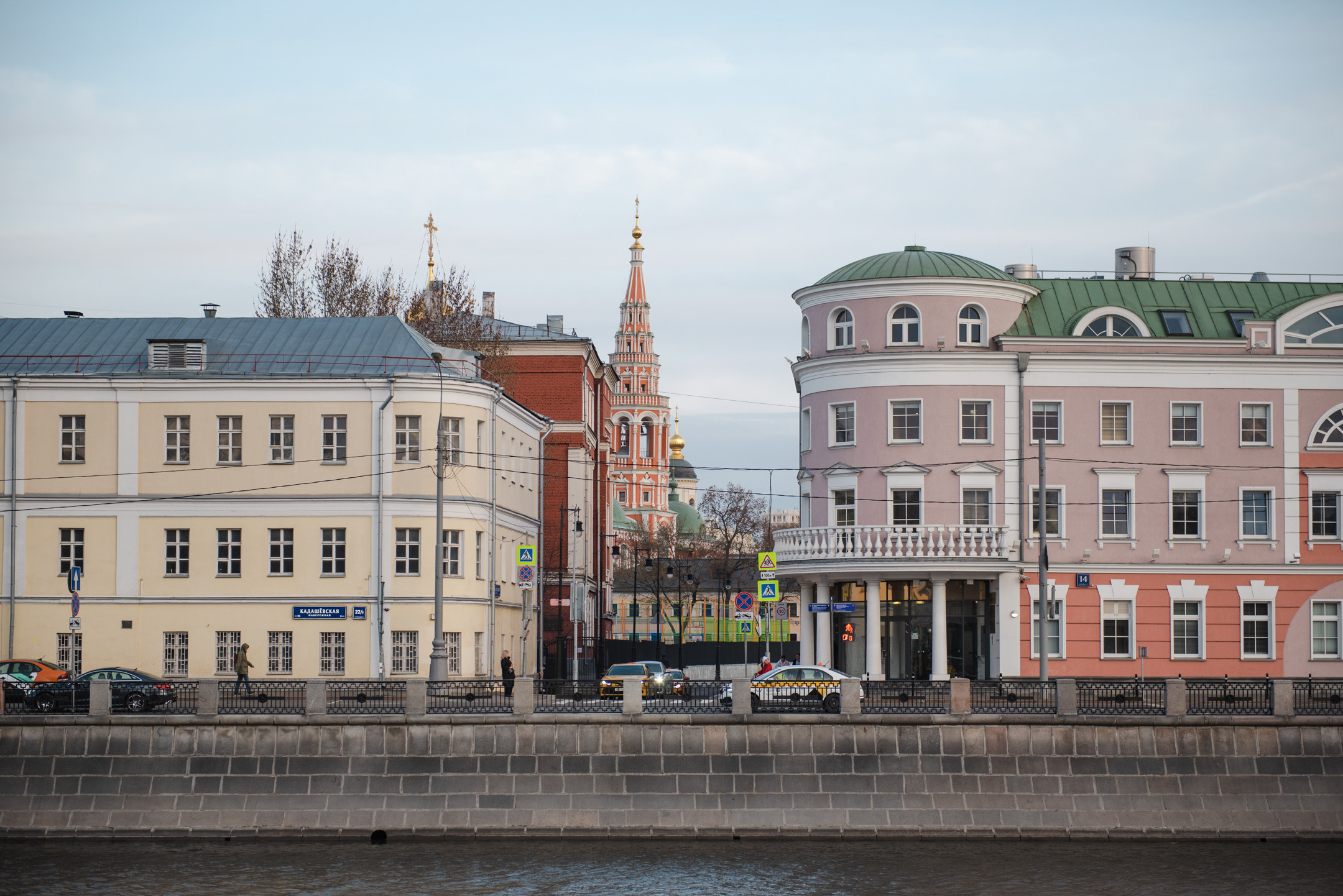 Дом Перцовой и ГЭС-2. Портретный и архитектурный фотограф в Москве и Санкт-Петербурге