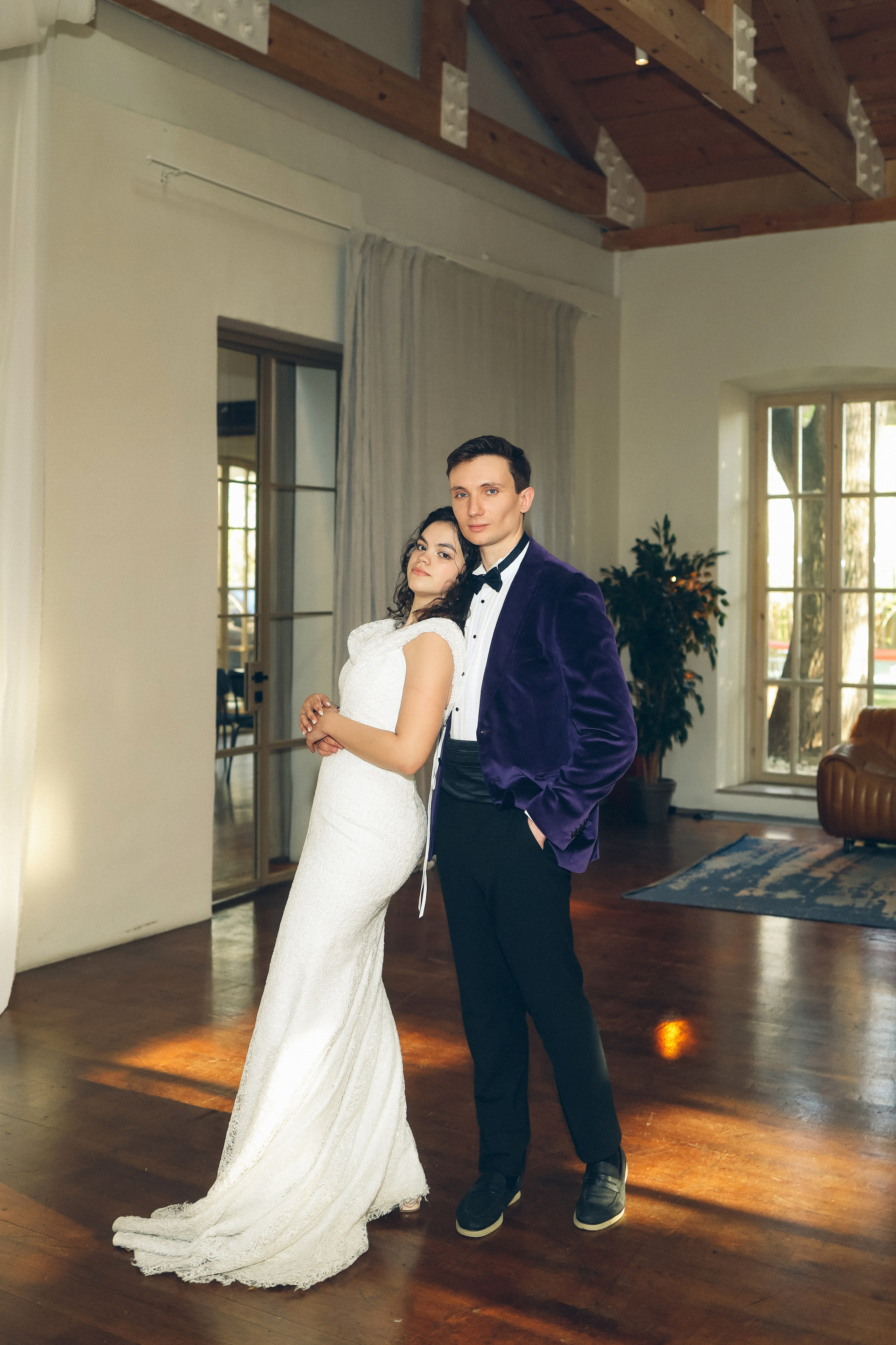 Илья и Науэль, прогулка и роспись в пространстве Yauza. Свадебный и портретный фотограф в Москве Кристина Золотова