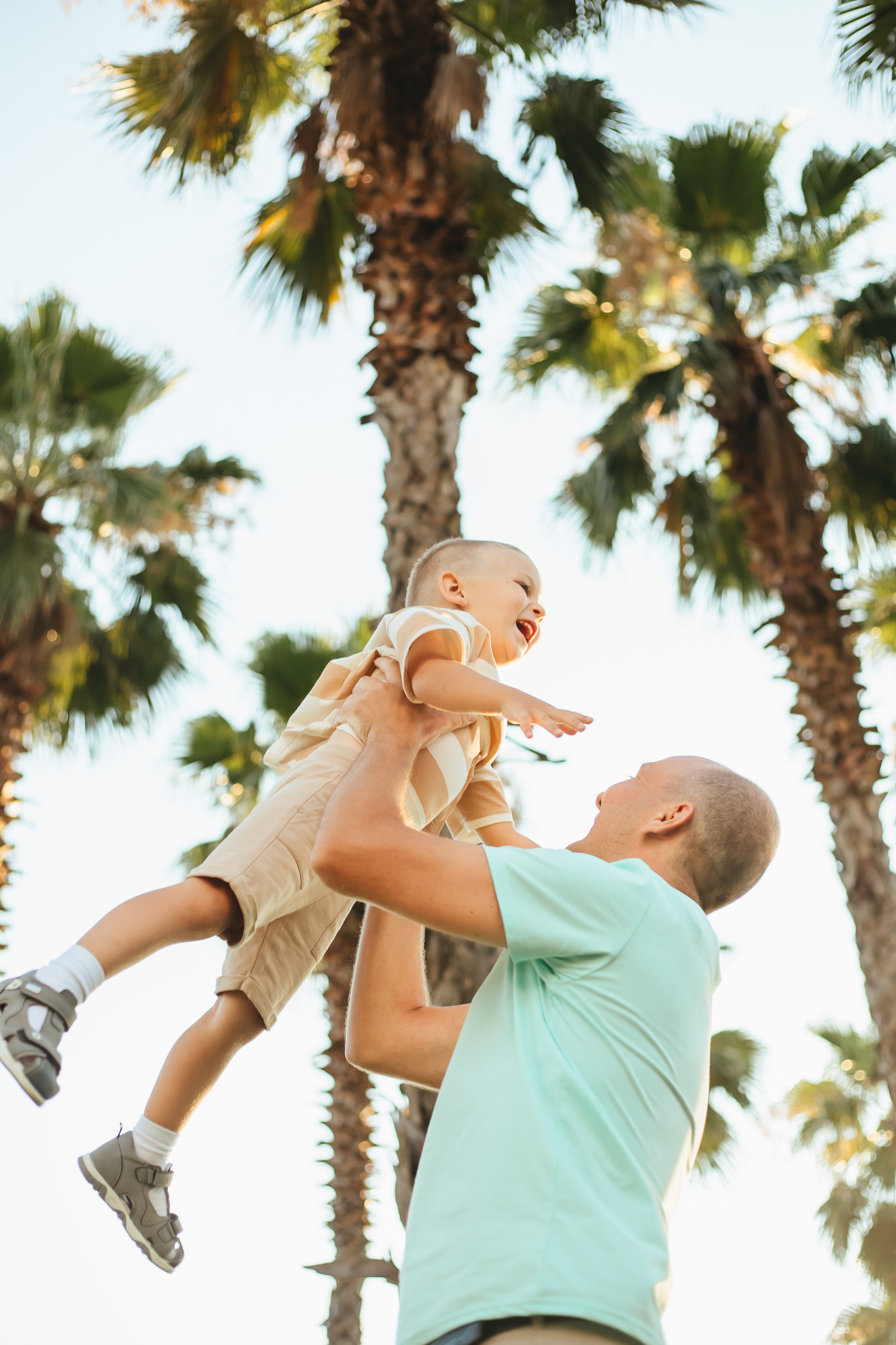 На берегу моря. Семейный и свадебный фотограф Сочи Адлер Сириус Красная поляна