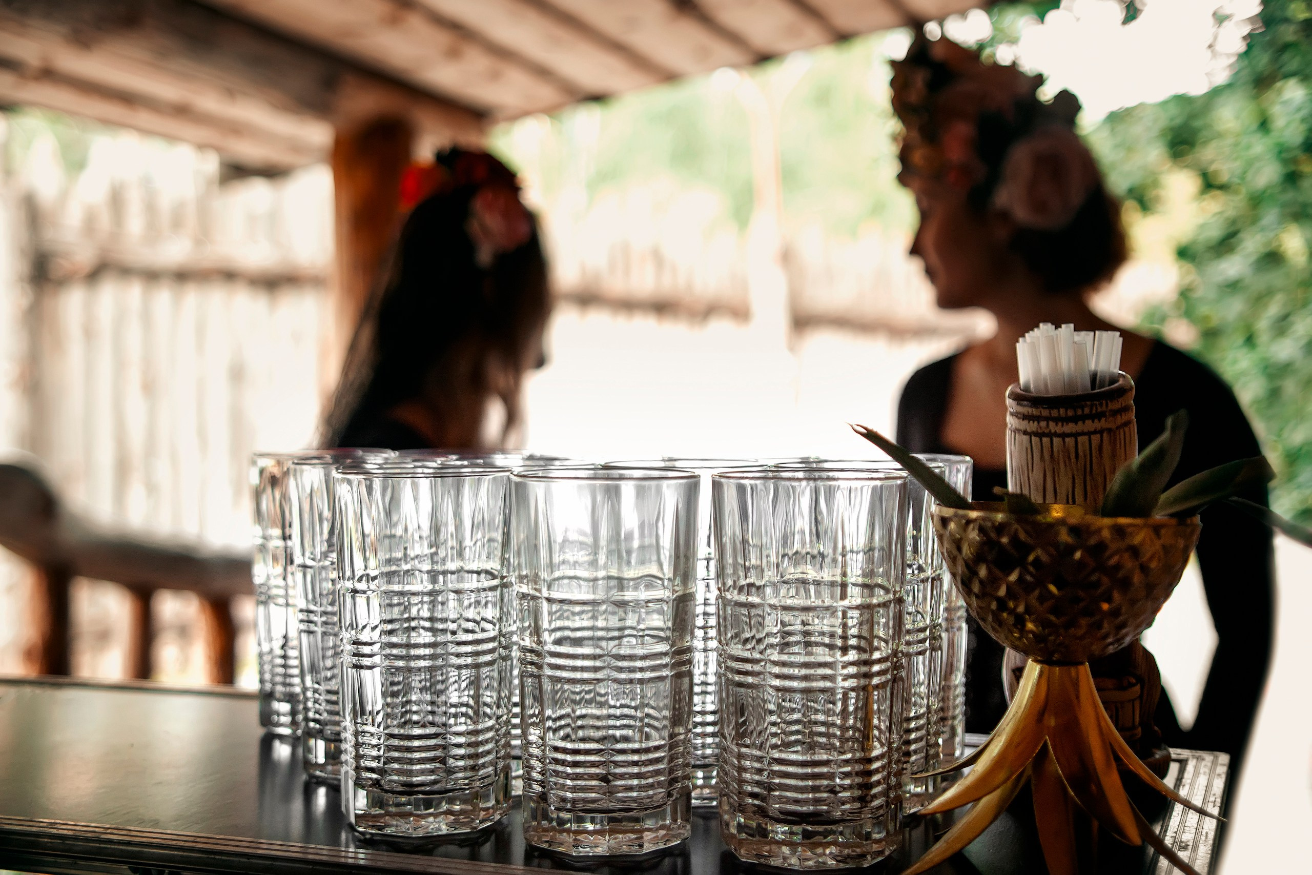 Бар на входе на вечеринку - оформление зоны велкам