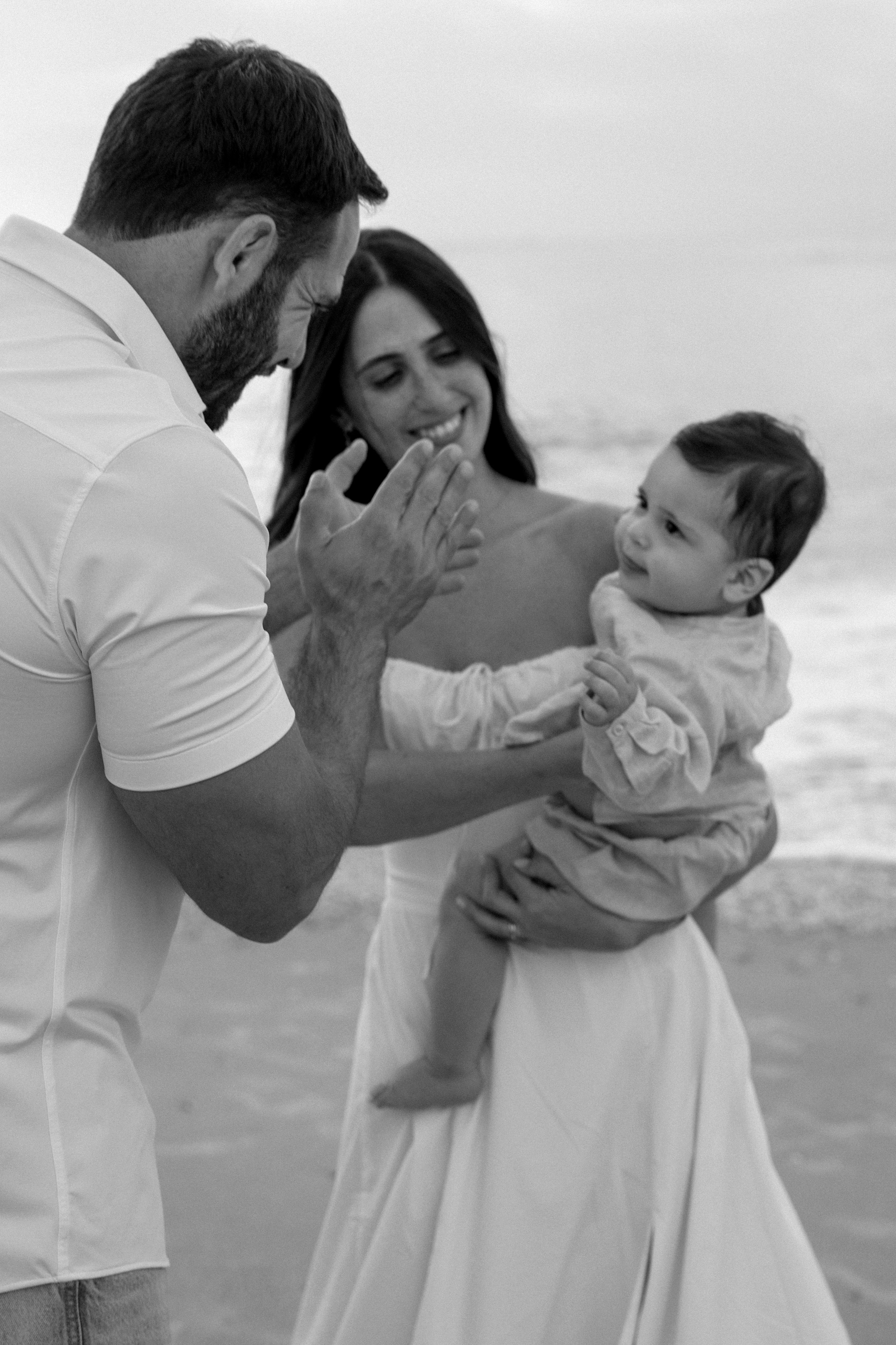 First year family photos near the sea. Главная