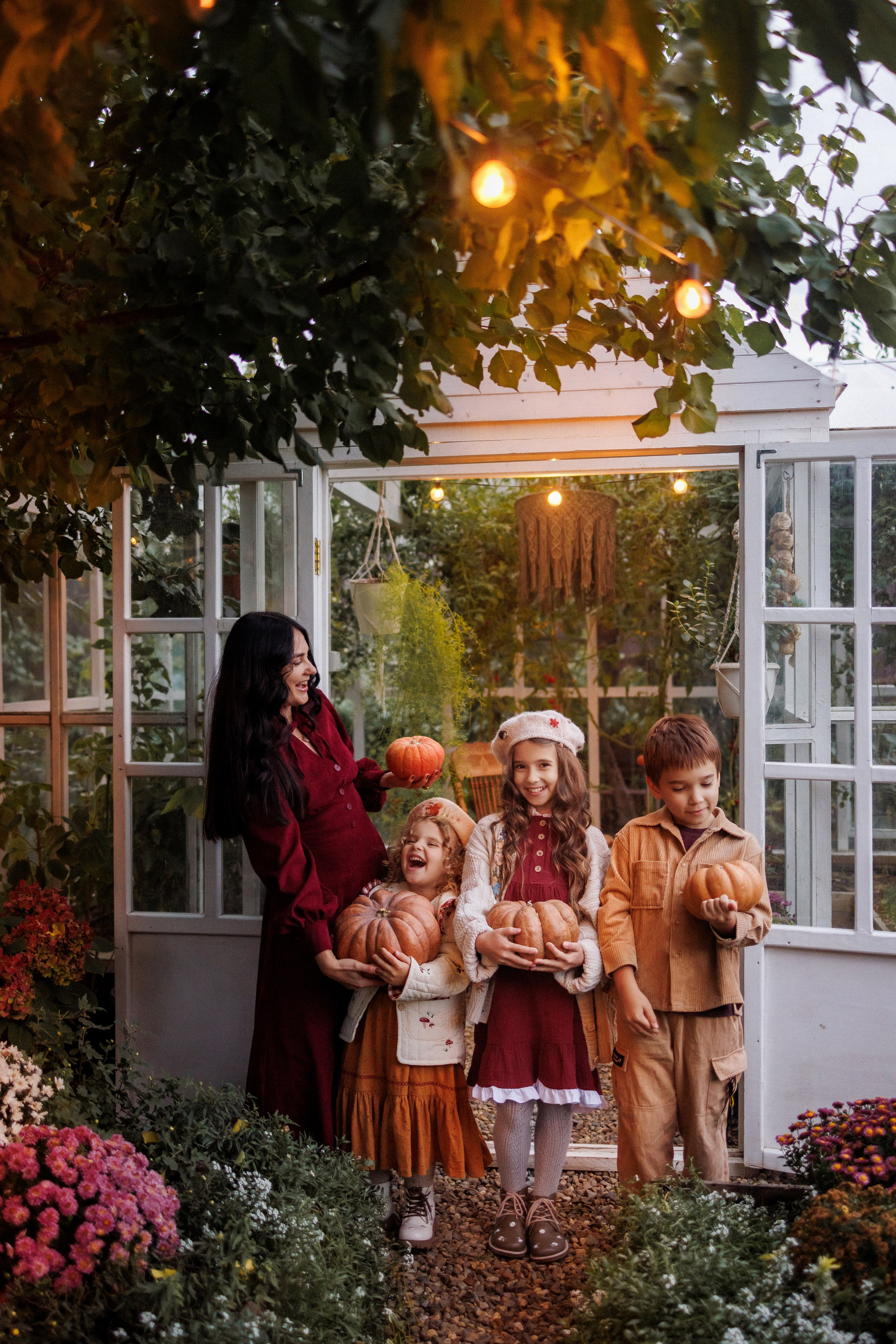 Семейная фотосессия в осенних декорациях фотостудии «Теплица», город Краснодар. Семейный и детский фотограф в Краснодаре Анна Трашкова