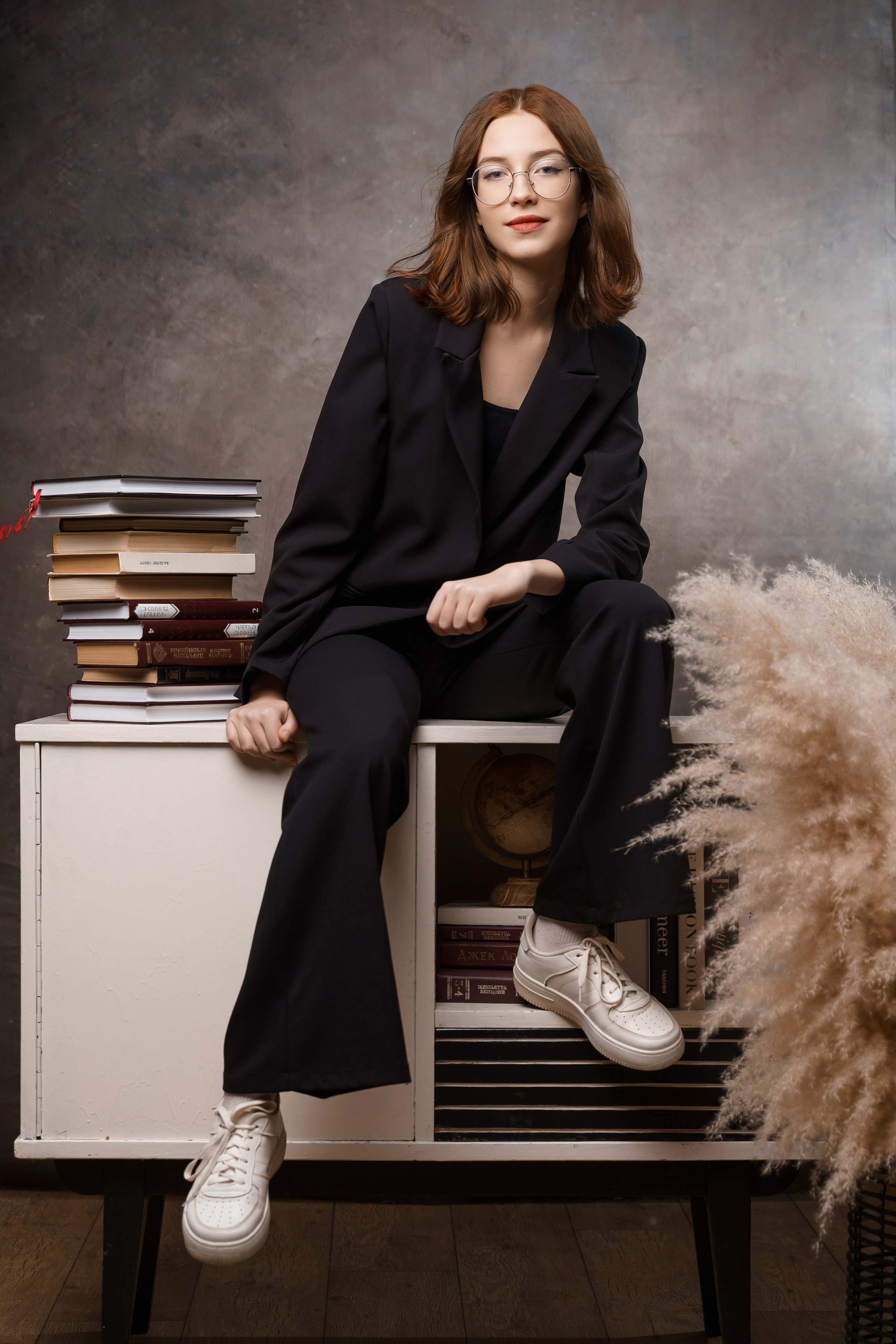 Серая. Выпускные альбомы и фотосессии в Кирове от Протасовой Жени