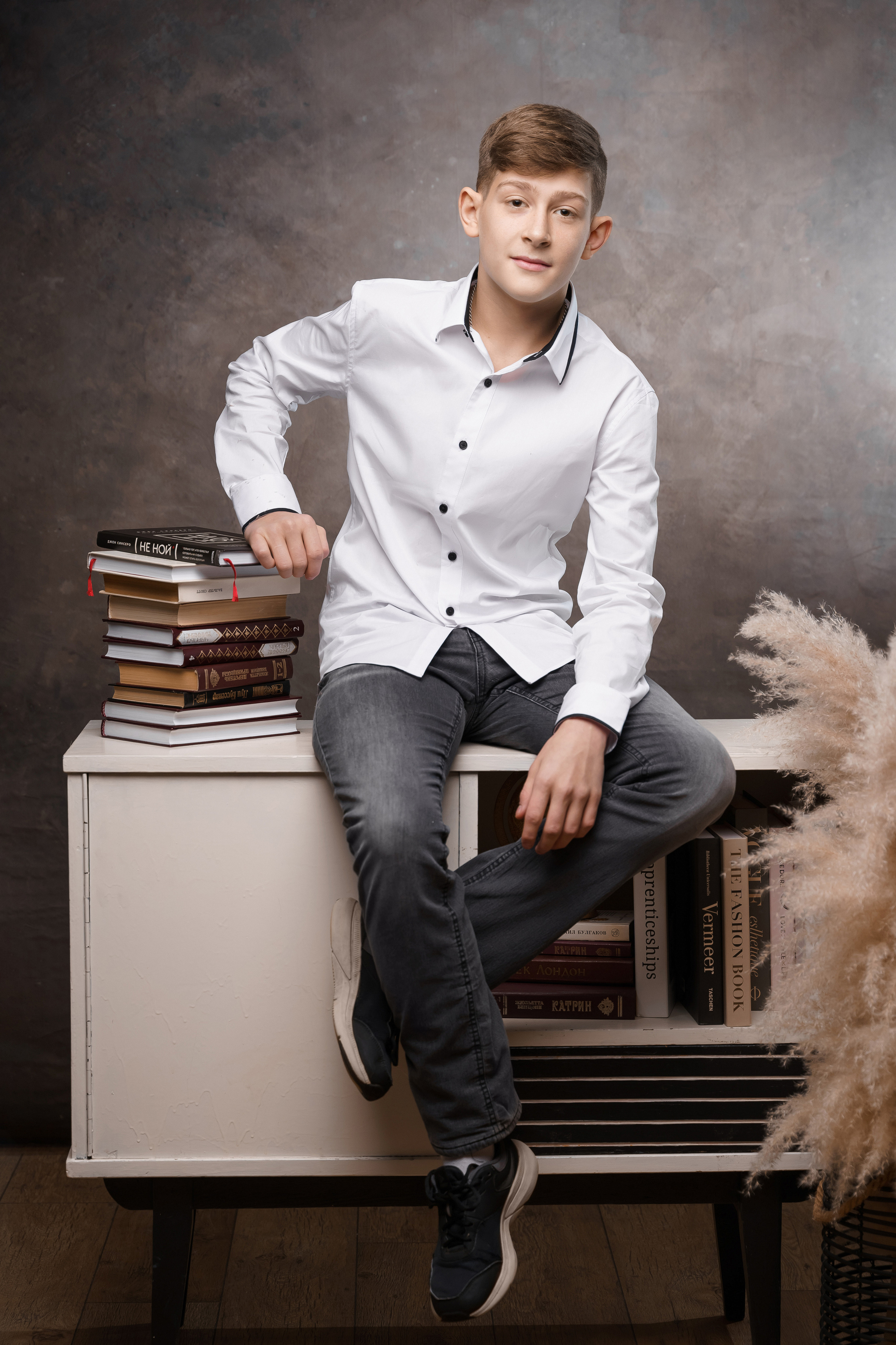 Серая. Выпускные альбомы и фотосессии в Кирове от Протасовой Жени