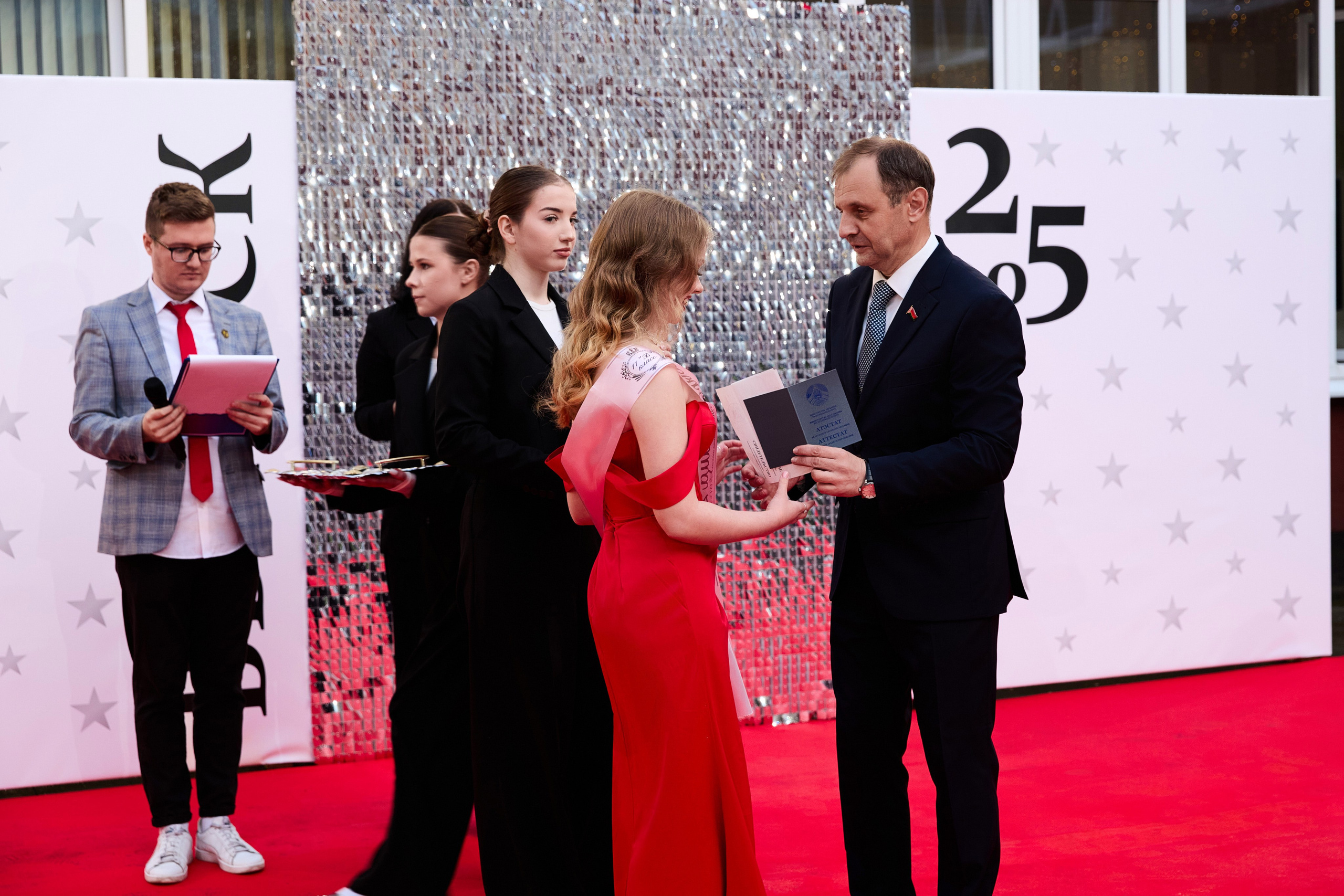 Выпускной 11 класс. Свадебная, репортажная фотосъемка и видеосъемка в Минске. Илья и Юлия Ширмановы. Фотограф | Видеограф | Минск