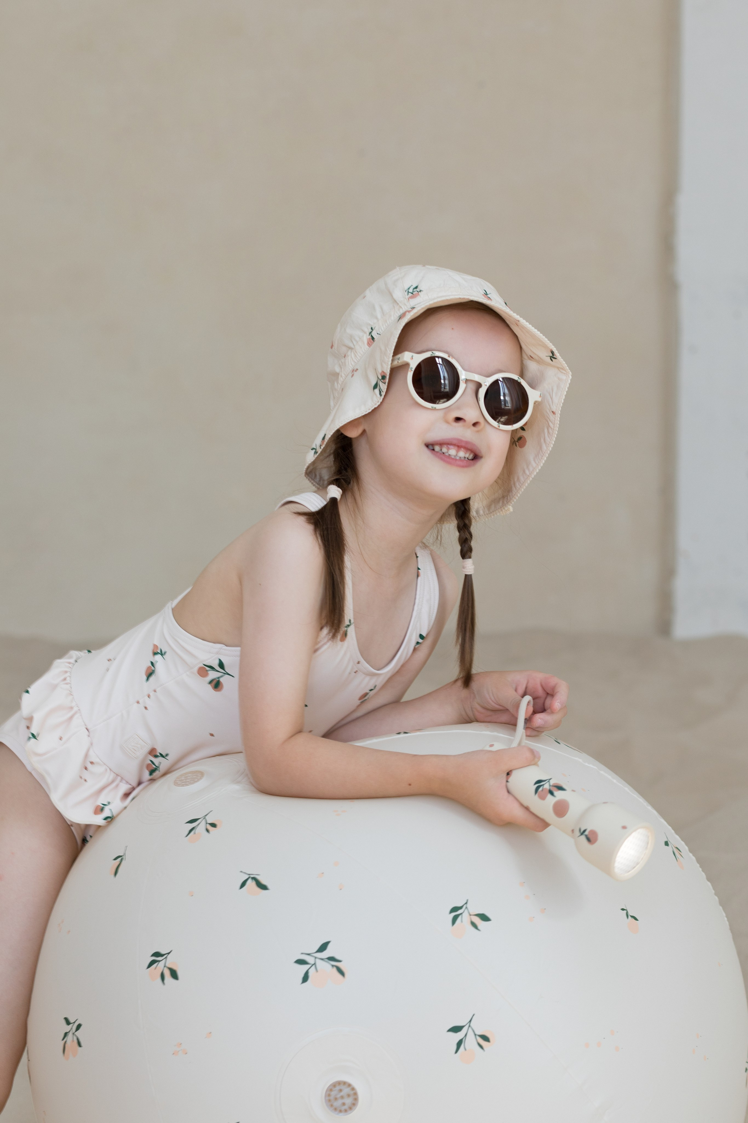 Фотосессия в песке для детского бренда. Детский и контент фотограф Надя Волкова Санкт-Петербург