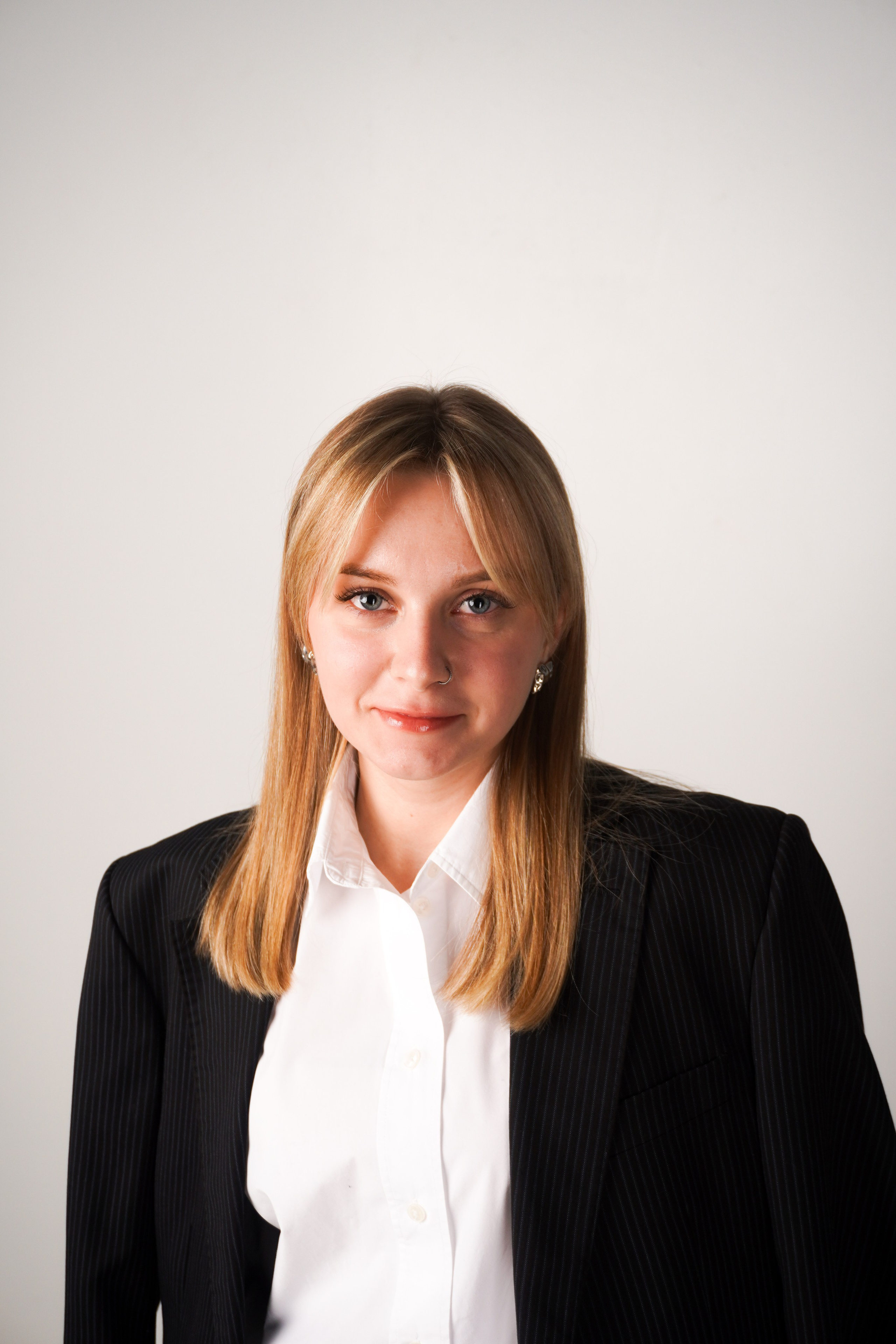 Деловой портрет. Кузнецова Мария — профессиональный фотограф в Санкт-Петербурге | Предметная фотосъёмка, модельные тесты, актёрское портфолио, концерты