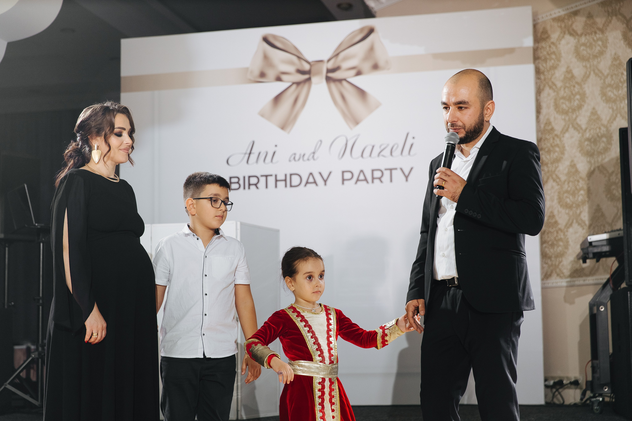 Ани и Назели. 35&5 День рождения, «Янтарь». Фотограф в Красноярске Надежда Воскресенская