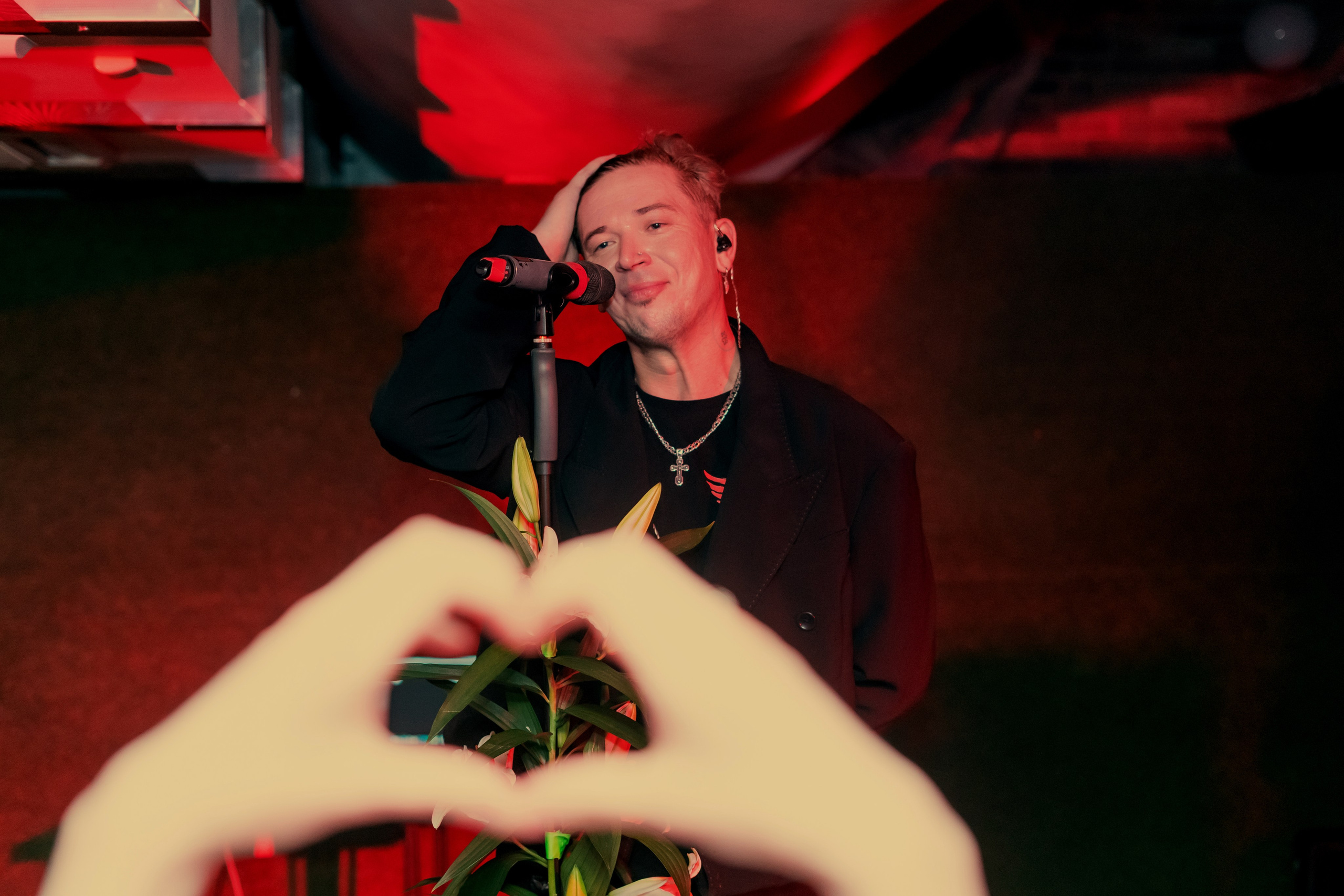 Playingtheangel. Уфа. Маленький зал, красный свет, мощный звук. Фотограф Гильмутдинов Руслан