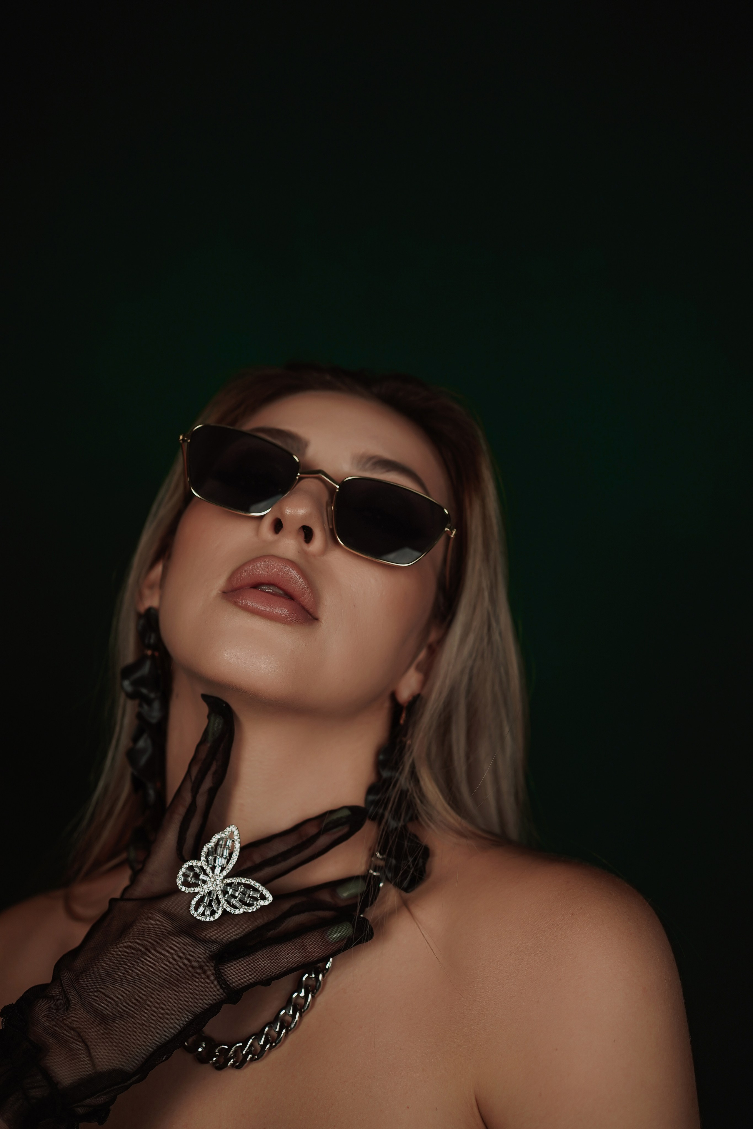 Фотостудия Рафинад. Женский фотограф Новочеркасск, Ростов-на-Дону, Шахты. Девушка в газете. Свадебный фотограф в Ростове-на-Дону. Таинство Крещения и Венчания, семейные фотосессии. Алёна Чёботова