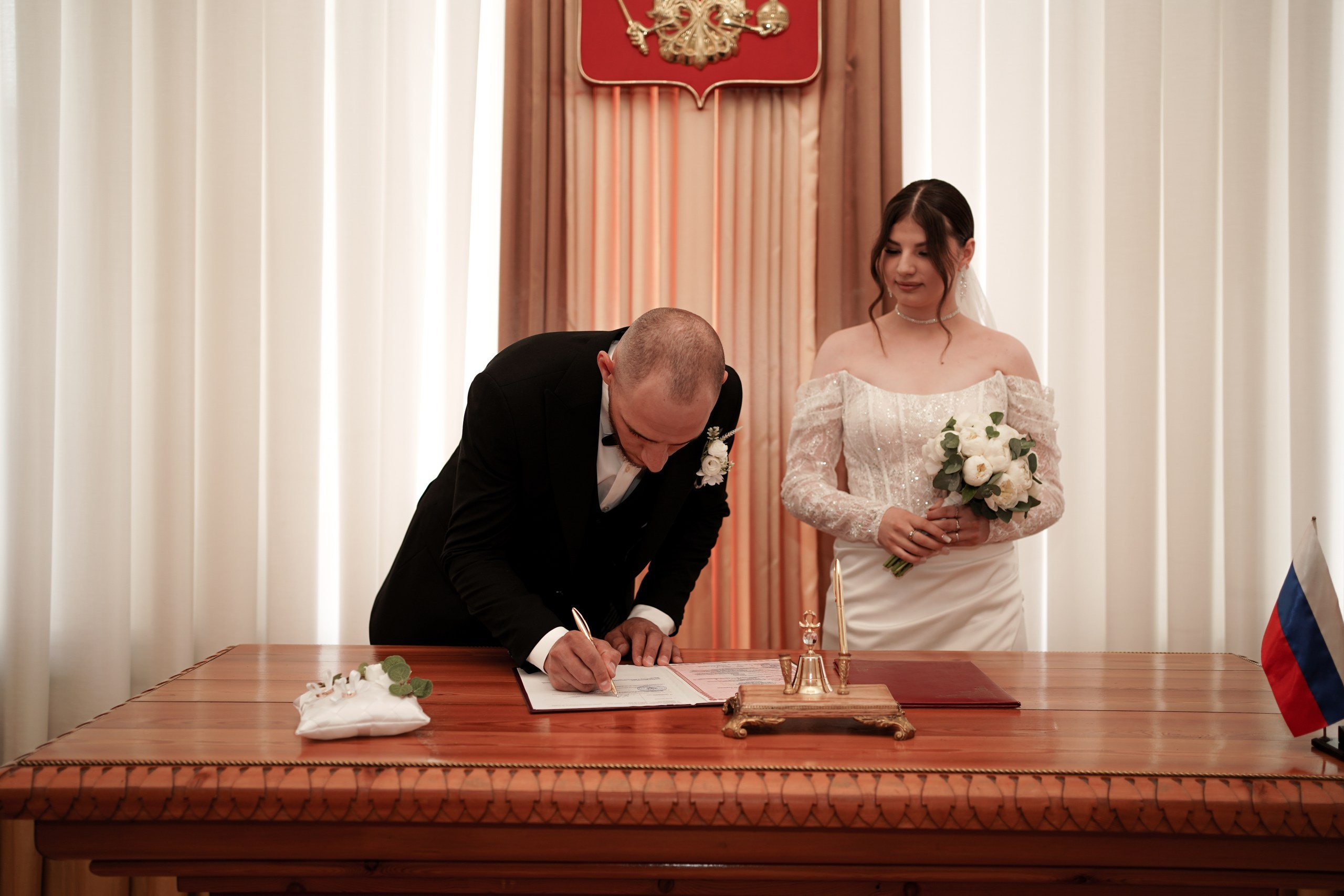 Эдуард и Анастасия на свадебной фотосессии в Новочеркасске. Свадебный фотограф в Ростове-на-Дону. Таинство Крещения и Венчания, семейные фотосессии. Алёна Чёботова