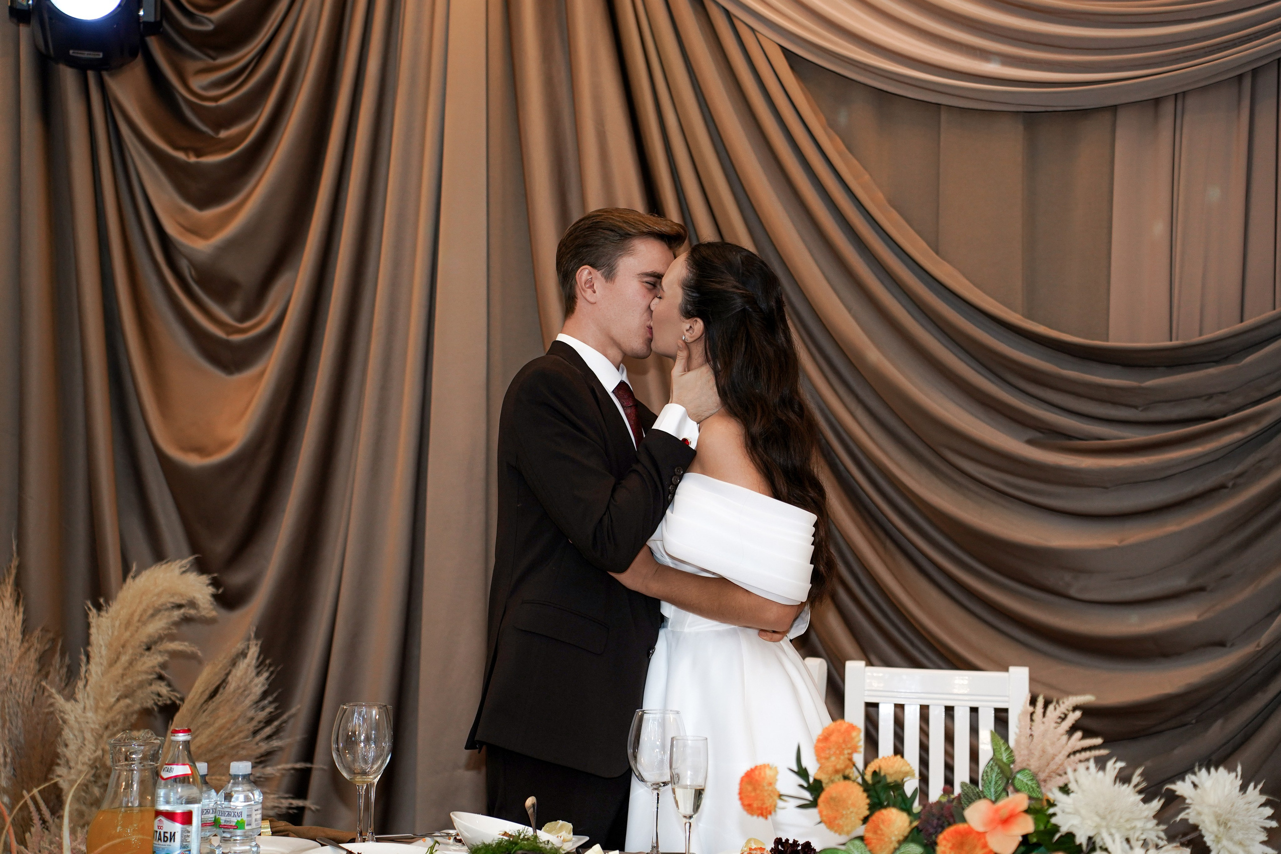 Свадебный банкет в беседке. Свадебный фотограф в Ростове-на-Дону. Таинство Крещения и Венчания, семейные фотосессии. Алёна Чёботова